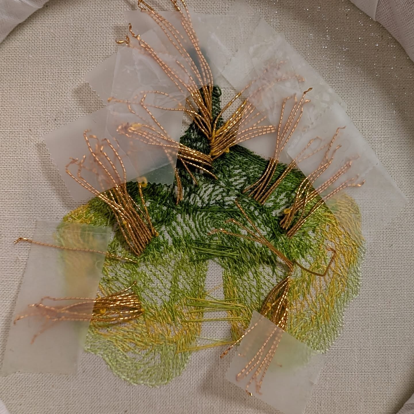 So thankful for magic tape!!! It's all tied back now and it wasn't nearly as painful as I thought it was going to be!
It's been a bit grey here but I've managed to take some good photos so I can't wait to show it to you very soon so if you want to see the big reveal it'll be going in my next newsletter first.
Bookings for this class will open very soon!
If you haven't already signed up you can via my link in bio to see if first! 💌
#goldwork
#plunging #green #embroideryinstaguild
#embroiderylove