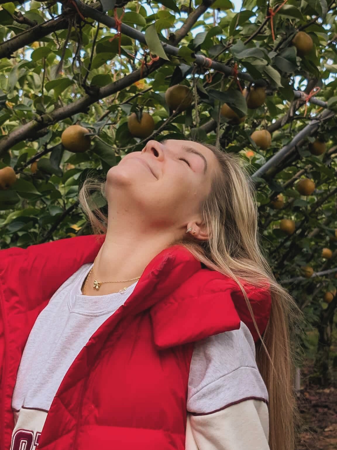 it’s officially puffer vest, apple picking, pumpkin picking, and everything in between season. enjoy every little second of it while it’s all right there in front of you.