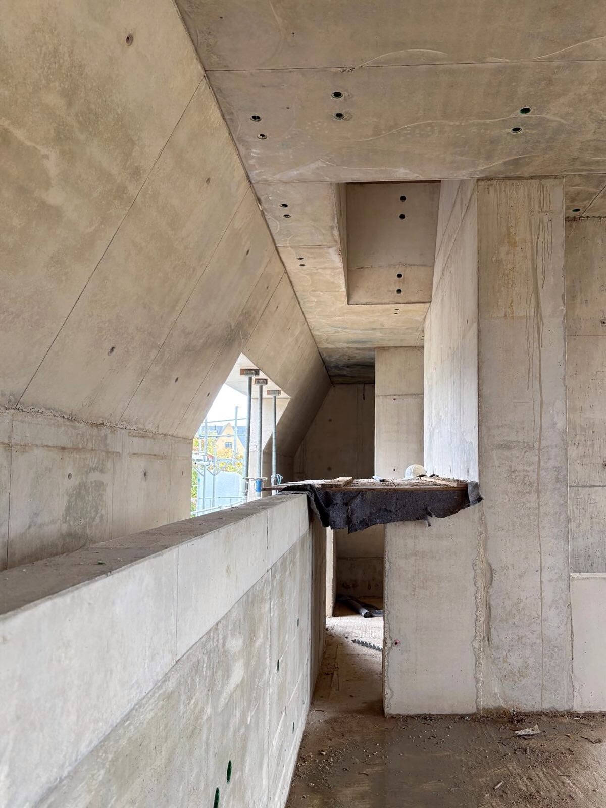 pure concrete - roof top appartement #cologne #concrete #architektur #arquitectura #living #architecture #archilovers #rohbau #welovewhatwedo