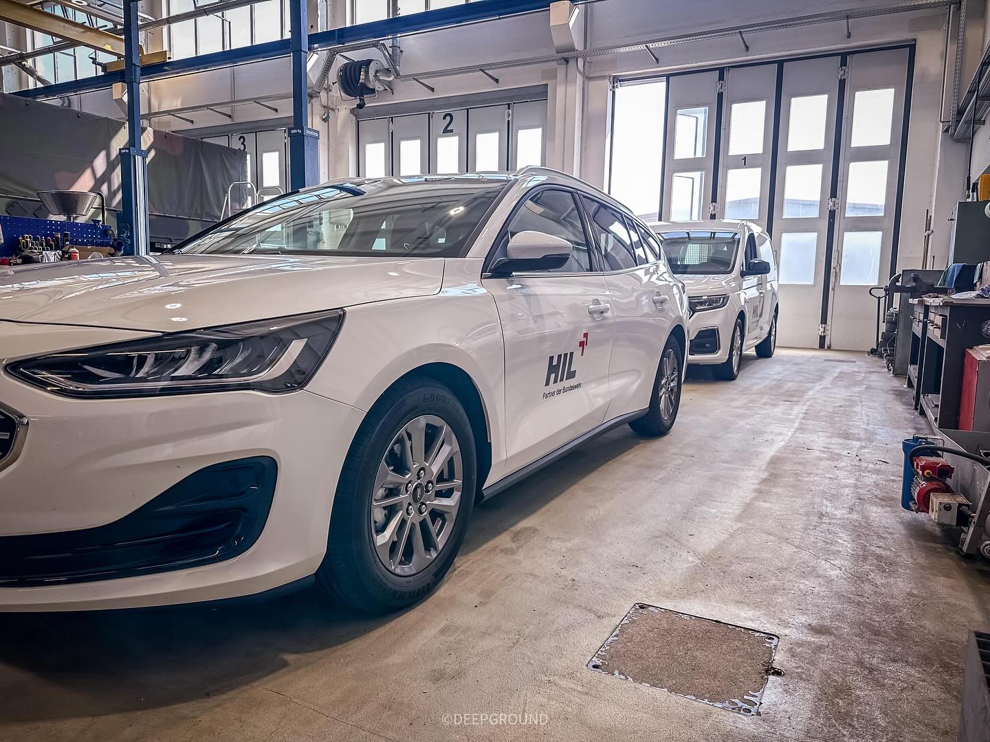 Hier haben wir beim Geschwader „Steinhoff“ in Rostock Laage 2 Fahrzeuge für HIL beschriftet.
Danke für das Vertrauen!😋
___________________________________________________ #deepground #ford #bundeswehr #plott #wrappedworld #white #wrappedcars #bundeswehrfahrzeuge #carporn #cars #wrapped #beschriftung #transporte #bus #perfection #transport #insta #instagood #follow #picoftheday