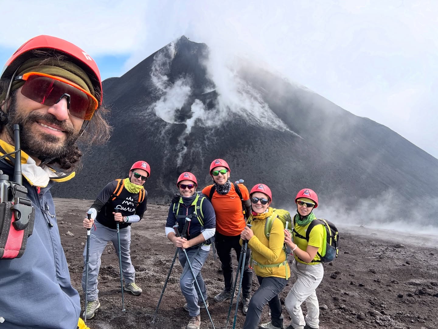 #Etna Vertical 3400 | 🔝
#etnative #sicily #volcanoes #sicilia #guidevulcanologichesicilia
👉 Info/Prenota
🌍 https://www.etnative.com/etna-vertical-3400
☎️ +393780861560
Ⓜ️ etnativo@yahoo.it