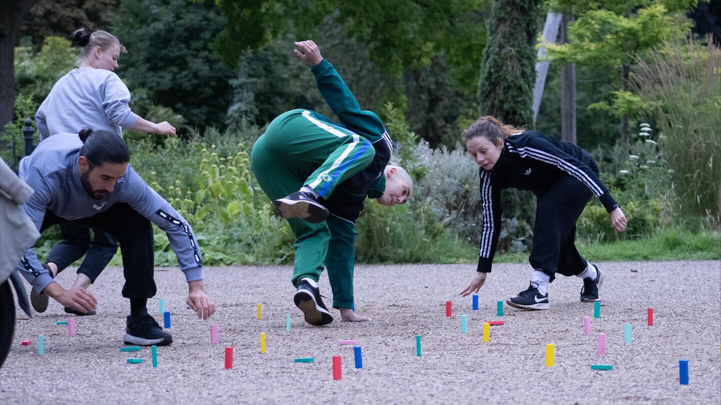 Had a blast getting to spend a few days with a group of dancers a couple months back - moving, exploring and playing. 🌞
Guiding the group to explore the possibilities and impact of physical interaction with our landscape and sensing what impact it may have on the body, mind or sense of self.
Perhaps, sharing this inspires one or the other to explore the affordances of one’s environment a bit more and perhaps getting drawn in to play.
Shoutout to @definedbymovement for connecting me with this project. Check out his playground if you’re about Dorset way!
#movementcoach
#movementculture
#parkour
#playexplorelearn
#urbanyogi