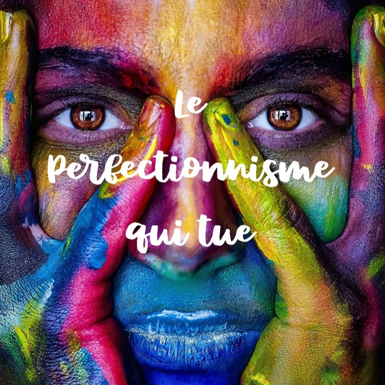As-tu déjà vécu la situation suivante :
Tu travailles fort sur un projet, pendant des jours voir des semaines, tu le peaufines dans un seul but : que la qualité soit au rendez-vous ...
Après tout, c'est pour Dieu que l'on fait ça donc ça en vaut la peine !
Seulement voilà , arrivé à 90% du travail : tu te rends compte que tu n'obtiens pas la qualité désirée.
Le découragement s'installe peu à peu. Tu commences a faire le calcul de tout le temps et l'agent que tu as investi pour en arriver là... et tu effaces tout pour recommencer sur de bonnes bases... et rien ne se fait.
Tu n'as toujours rien à montrer ou à faire écouter à tes proches; tu sais : ceux -les seuls- qui te soutiennent. Tes amis commencent à sourire quant tu parles de tes projets et , petit à petit, tu glisses dans la catégories des artistes / créatifs rêveurs qui ne font pas grand chose.
Et en plus, cela donne du grain à moudre a tous ceux qui t'encouragent à arrêter de rêver pour prendre enfin un "vrai métier".
Ton estime personnelle se rapproche dangereusement du niveau du sol. Tu commences sérieusement à penser à tout abandonner et tu mets même en doute les dons , la talents et l'appel que tu penses avoir reçu.
ça te dis quelque chose ?
C'est ça que j'appelle le perfectionnisme qui tue.
Comprends bien que l'ai vécu pendant des années.
Il m'a fallut du temps pour réaliser une chose : On s'améliore avec le temps. L'expérience s'acquiers en faisant les choses.
Il vaut mieux quelque chose , certes imparfait mais réalisé , que la perfection dans ta tête.
Pourquoi ? déjà pour gagner en confiance. Ce n'est pas un péché de vouloir réaliser des choses !
Ce n'est pas un péché d'aimer le beau !
J'ai mis des années à matérialiser mon désir d'écrire qui à donné naissance à ce blog. Pourquoi ?
la liste est longue : Sous quelle forme ( blog, livre... ) , de quoi parler ( j'ai 200 idées à la minutes ) , et s'il y a des fautes d'orthographe...
Il faut que tu réalises que nous auront des comptes à rendre sur la gestion de nos dons et de nos talents !
Alors, es-tu victime du perfectionnisme qui tue ?