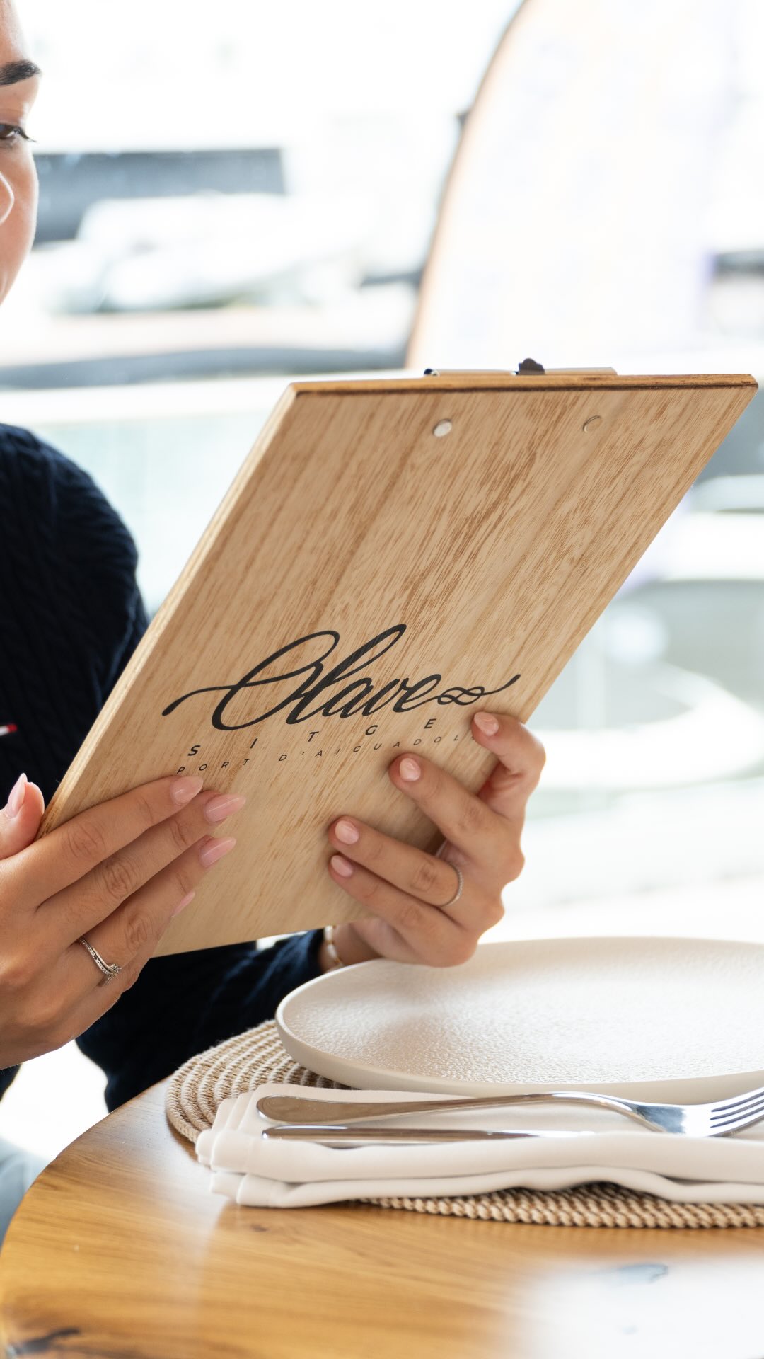 Pasa el día con nosotros, relájate y disfruta de una comida con sabor a Mediterráneo 🌞
Pescados del día, paellas, chipirones, vinos y el mejor ambiente para desconectar.
Eso sí… ven en buena compañía, porque compartir siempre sabe mejor
📍 Port d’Aiguadolç, Sitges
📲 A través de nuestro teléfono 936 001 332 o en nuestra web
#restaurante #OlaveSitges #SaboresDelPuerto #restaurantemediterraneo #olave #sitges #portsitges #restaurantesitges #menuarroz #arroces #mariscos #pescadosfrescos #carnes #sabormediterraneo #tapas #gastronomia #food #restaurantesenbarcelona #mediterraneancuisine #portdaiguadolç #foodiesbarcelona