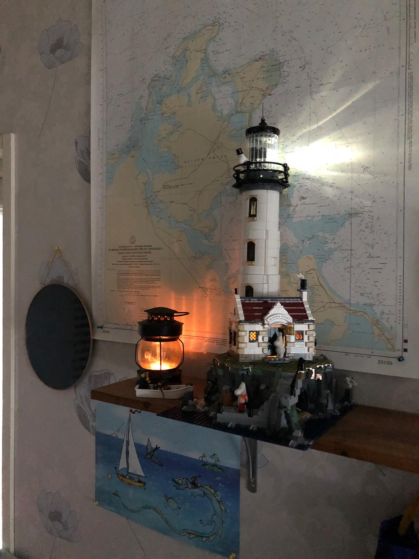 How can a LEGO set be so poetic?
A month of waiting, a week of building in the evenings (mostly done by Leo), and here we are: I’m a lighthouse keeper now. I can keep it on my shelf.💛
There’s a fire in the little house’s stove and an almost real Fresnel lens on the lighthouse tower. And Moomins perfectly fit into this story.
#lego #lighthouse #fresnellens #moomins #legolighthouse