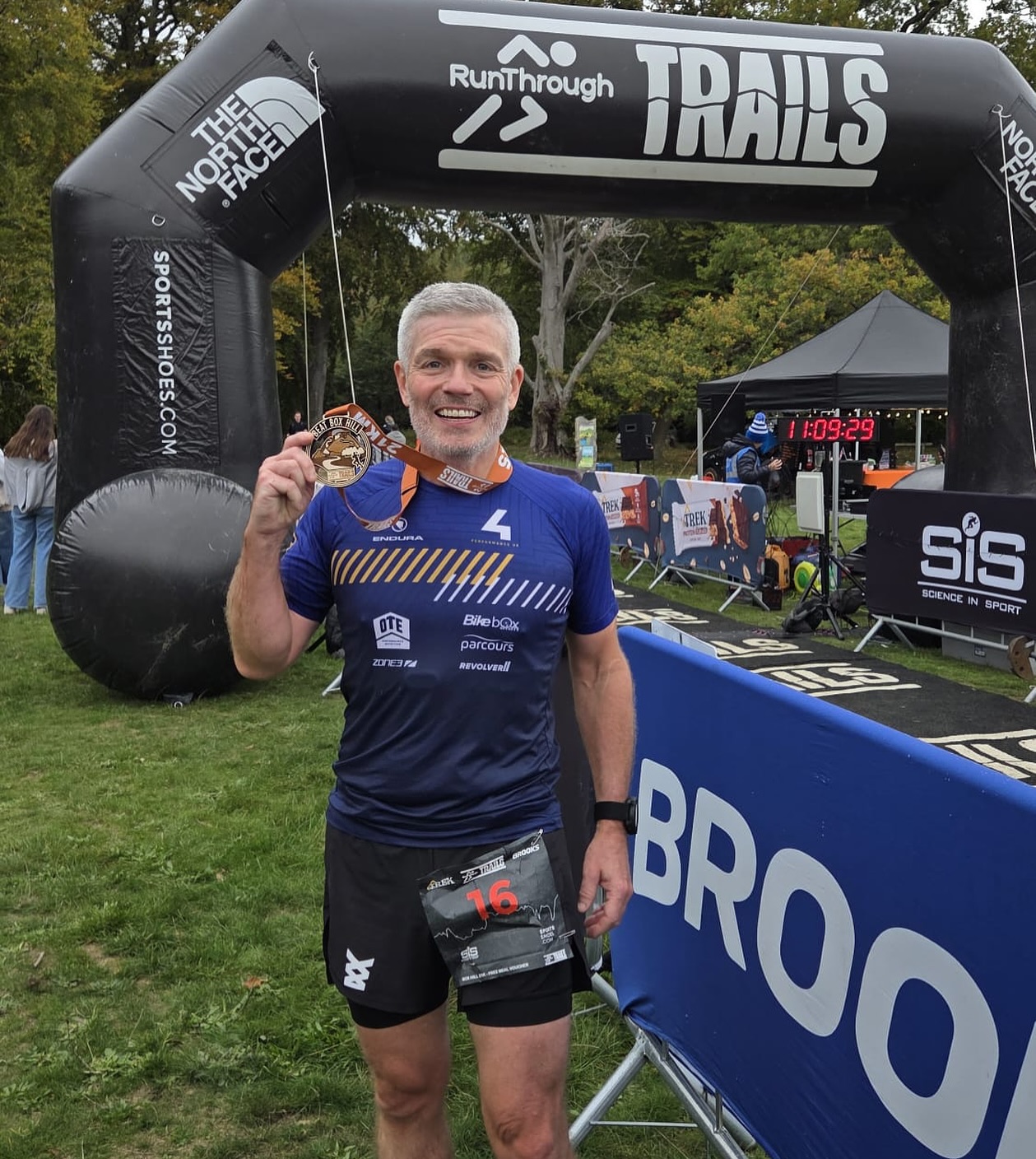 It’s #medalmonday and today we shout out Glen for another solid training day in the build up to future ‘more ultra’ goals.
On Sunday he completed Box Hill half marathon in a very respectable time 🏃♂️🏔️
Awesome job💪
#run #running #runner #trailrunning #halfmarthon #coaching #trailcoaching #runcoaching #ultracoaching #4performanceuk
Team: @jon_warren_tri @sunshine_nutrition_ @aspiresportpsych_pt @kp_trail_adventures
Partners: @youngagain_cycles @otesportsgb @nrgchains @rideparcours @zone3official @bikeboxalan @completephysio @nopinz @thealtitutecentre @evolve.aero