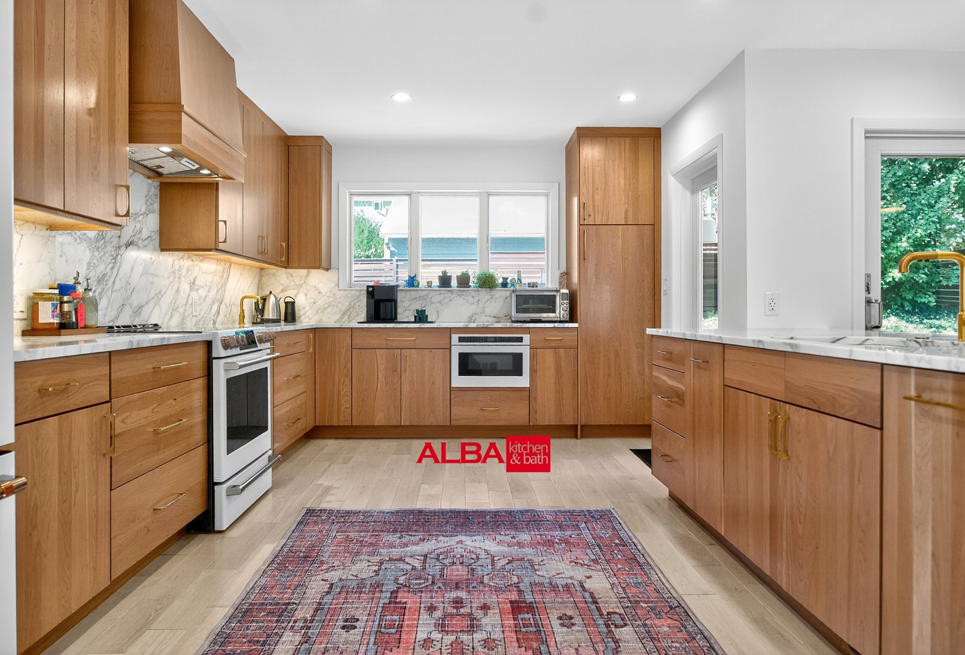 We’re taking you out of the ordinary. In our recent work, we referred to the mid-century style. Our fully custom-made European-style cabinets with real wood boxes created the spectacular look.
#kitchencabinet #luxurykitchens #europeankitchen #kitchendesign #kitchengoals #kitchendesigninterior
Photos & Video: Celine & John
