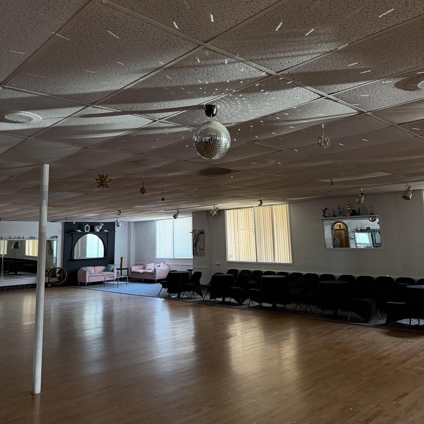 REMINDER: There is NO Second Saturday Swing tonight at Starlight, as most of us will be at Paradise Country and Swing Dance Festivalâ weâll see you in November!