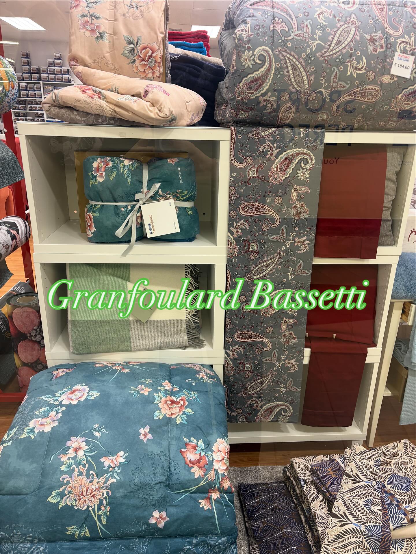 🛏️ Trapunte, copripiumini e lenzuola in raso di cotone di alta qualità
🛋️ Teli arredo multiuso perfetti come copridivano, tovaglia o copriletto
🧣 Plaid dal design raffinato e comfort garantito
🇮🇹 Qualità Made in Italy e certificazione Oeko-Tex