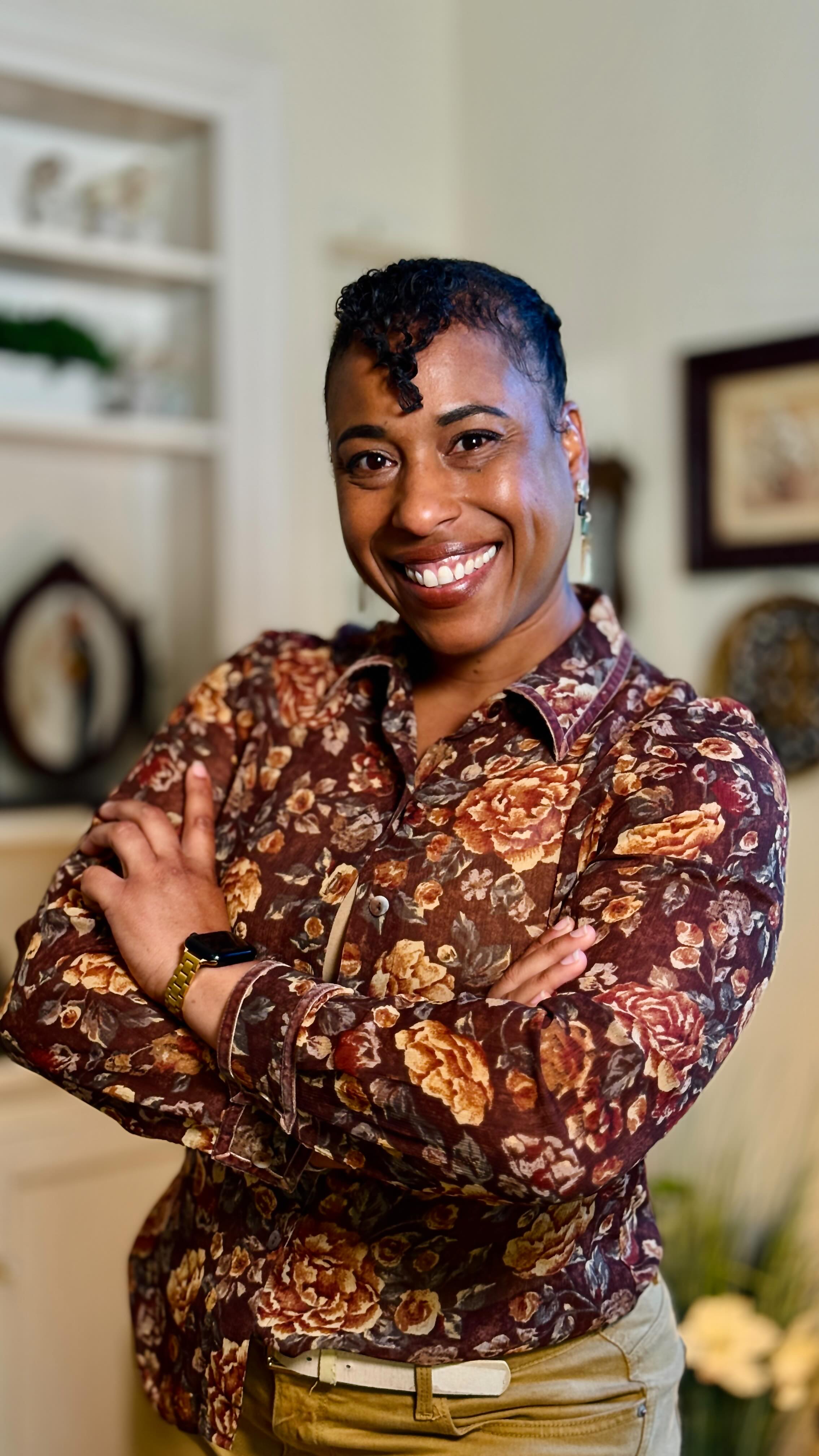 Allow me to clear the air about the arm folded pose. I hate when it’s done incorrectly and too many people let it slide. Please disregard the button on my shirt which came open while filming. I decided it wasn’t worth re-recording. Go fold your arms, take a pic and send me your selfie! Never struggle with shivering shoulders, ever again!