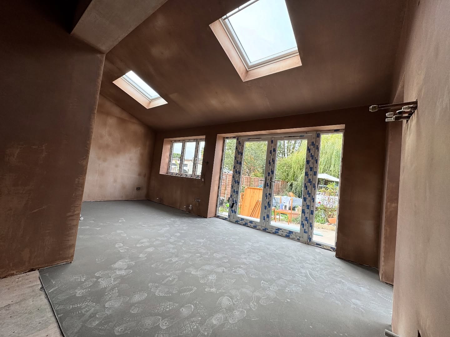 Our Hadleigh project is entering its final stages, and we couldn’t be more proud of the result. This is the part of the process we love most — where the finishing details come together and the craftsmanship truly shines.
Our sister company, Method Kitchens, will be installing the kitchen from Wednesday. Following that, we’ll be laying the hardwood flooring, fitting skirtings and architraves, and completing the final decorating touches before handing this beautiful home over to our clients.
If you’re planning a home renovation, extension, or kitchen upgrade, our team would love to help you bring your vision to life.
📞 07734 256314
📧 info@ecobuilders.green
🌐 www.ecobuilders.green
#EcoBuilders #EssexBuilders #HouseExtension #HomeExtension #KitchenDesign #BespokeKitchen #LuxuryKitchen #HardwoodFlooring #HomeRenovation #DesignAndBuild #BuildingProject #QualityCraftsmanship #ModernLiving #EssexHomes #ConstructionExcellence #PropertyTransformation #DreamHome #RenovationInspiration #BuildingInEssex #ExtensionDesign #MethodKitchens