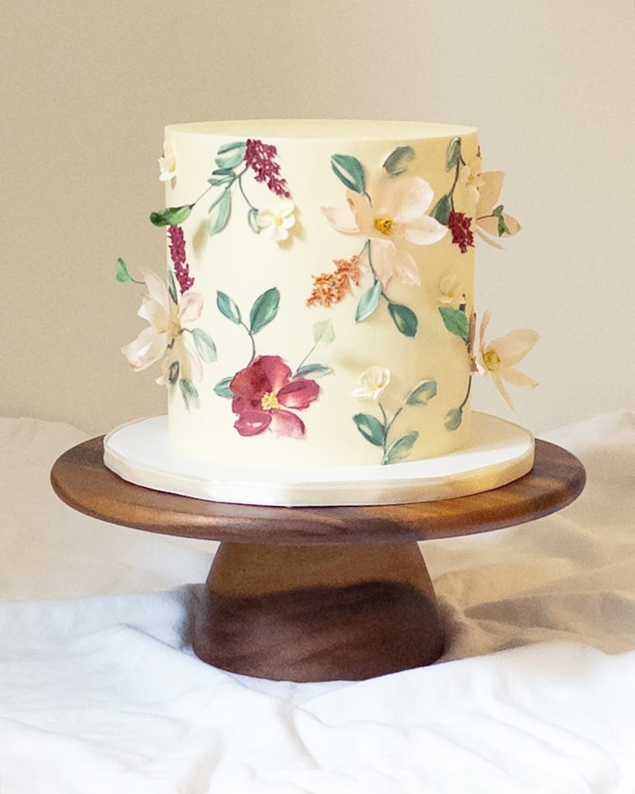 Fall, in cake form 🍂🍁🍃
Loved making this for Stacey & Trevor!