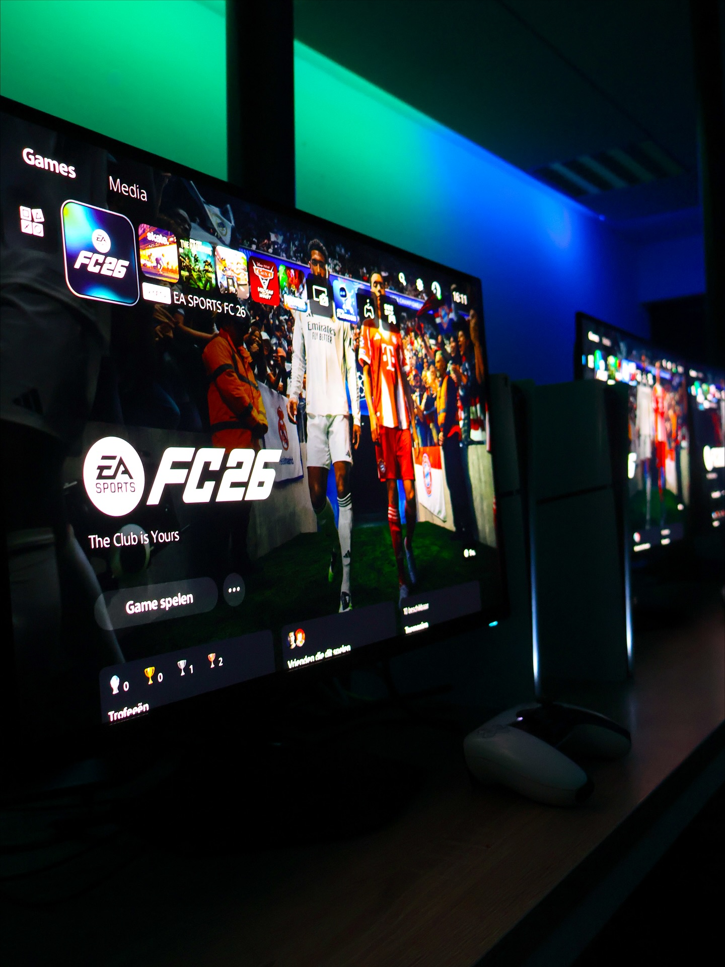 Wist je dat je bij ons nu de nieuwste EA Sports FC 26 kunt spelen? Van de gamekamer tot ons e-sport punt met 12 PlayStations, je kunt overal meteen het veld op! ⚽️
Kom alleen of samen met je vrienden en test wie de beste skills heeft 💪
En voor de oudere jongeren: binnenkort staat ook Call of Duty: Black Ops 7 voor jullie klaar 👀🔥
#StichtingBoukie #Gorinchem #FC26 #Playstation #PS5 #CallOfDuty #BlackOps7 #Gamen #gaming #Fifa