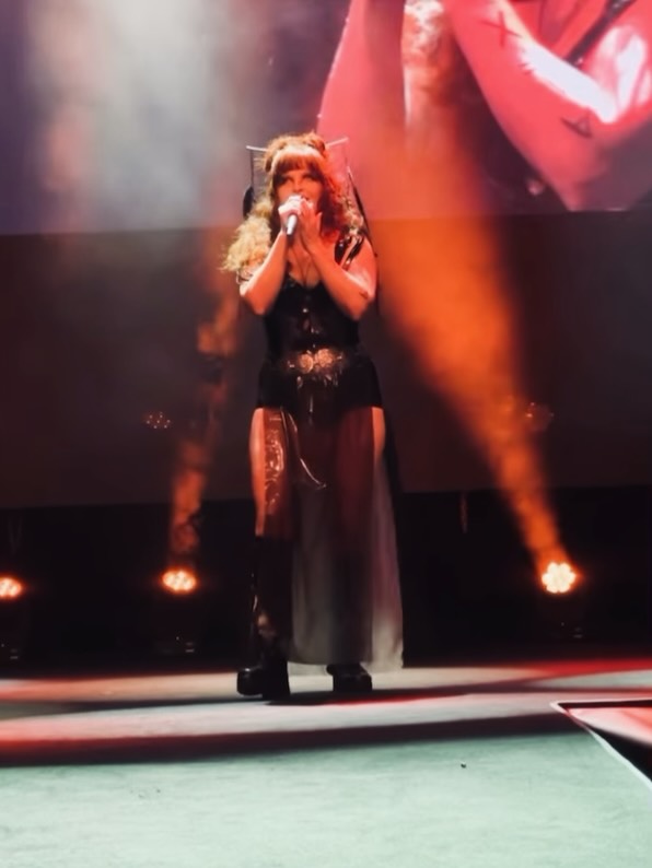 Unforgettable weekend!
On Saturday, I had the honor of performing my own songs in Finnish for 1,200 people as part of @latexbytiinarikala stunning Vesien varjot fashion show in Prague.
I shared the stage with incredibly talented artists — feeling grateful and inspired. 🔥
More photos and videos coming!
After the show, Ari and I got to enjoy a couple of beautiful autumn days in Prague. 🍂
#livemusic #fashionshow #vesienvarjot #finnishmusic #singersongwriter #musicislife @helleventscz