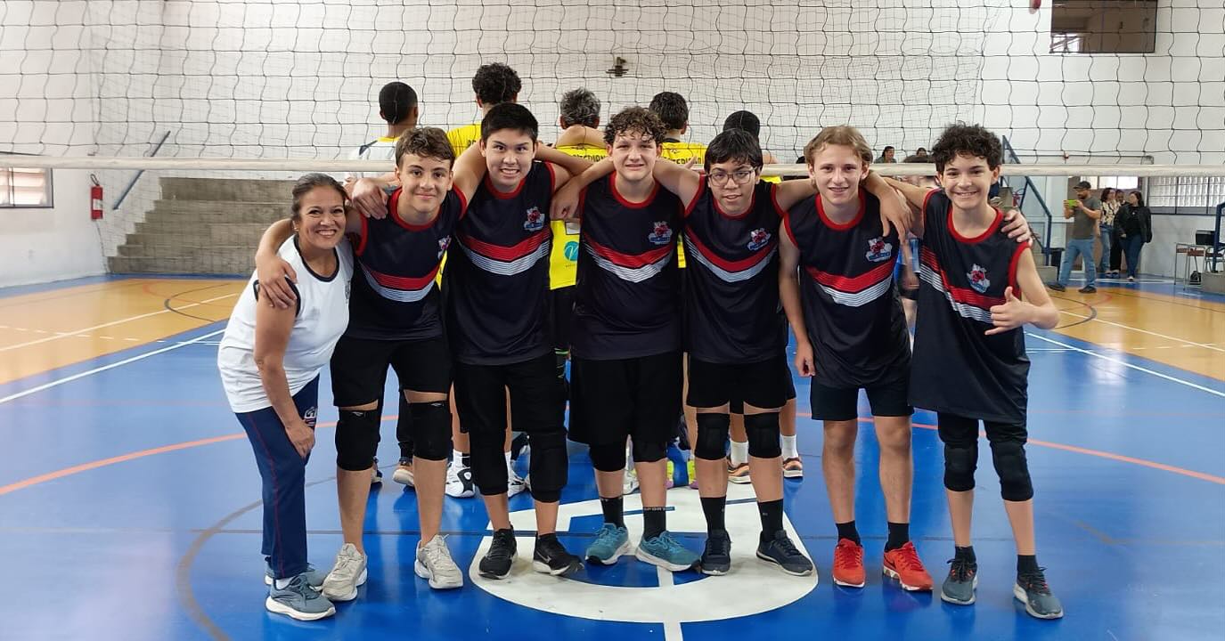 JEP - Sábado de muita vibração!
No dia 18/10, nossa equipe entrou em quadra com garra e entusiasmo! Apesar do resultado, foi um jogão de vôlei cheio de emoção, energia e espírito esportivo!
Parabéns aos alunos pela dedicação e empenho, e um agradecimento especial à professora Lilian pela organização e apoio de sempre!
#somosga #angloalante
#colegioguilhermedealmeida