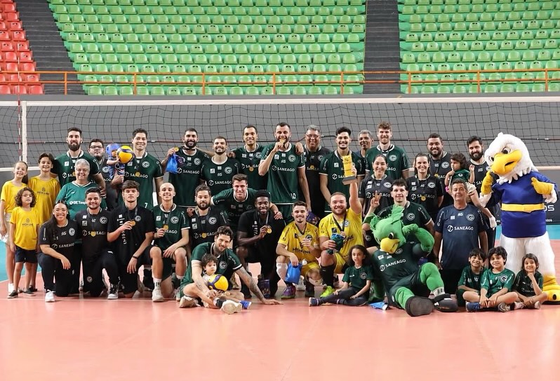 O final de semana foi repleto de emoções. Entre os dias 10 à 12 de outubro de 2025, ocorreu as finais do Campeonato Goiano EAGV 2025 categoria masculina adulto.
A Entidade de Administração Goiana de Voleibol (EAGV) tem orgulho em promover e apoiar o crescimento do voleibol goiano, valorizando atletas, comissões técnicas e clubes que fazem a modalidade evoluir a cada temporada. 🏐💚
Colocação final:
🥇SANEAGO GOIÁS
🥈AERV
🥉INSTITUTO ACE
#campeonatogoiano #atletas #clubes #orgulho #voleibol #goiás #goiânia