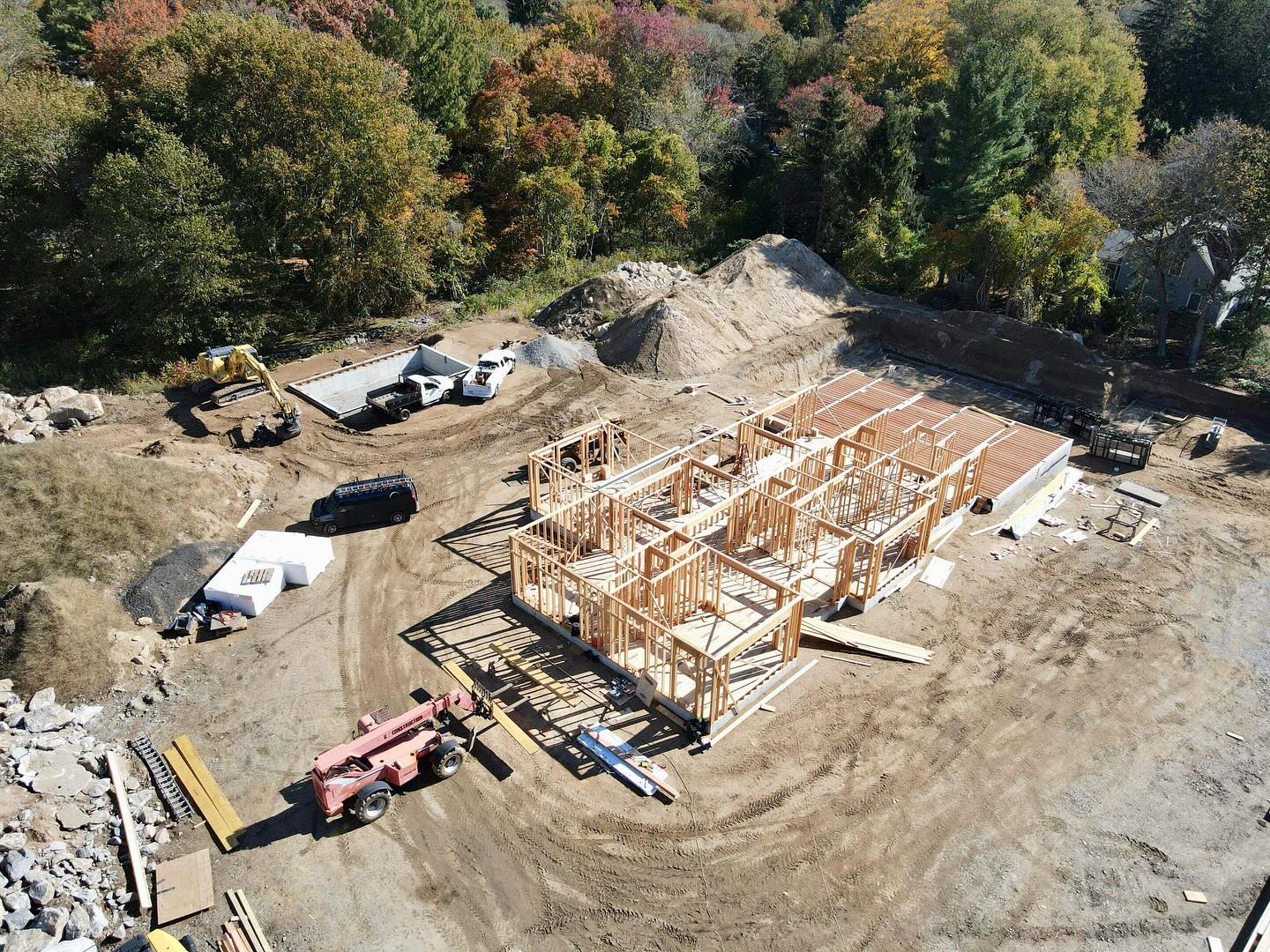 It’s all go at our latest new build in Madison! 👀
With over 10,000 sq ft of house just a stone’s throw from the shoreline (including its very own indoor basketball court!), there’ll never be any reason to leave home…!
We’ll be sure to keep you in the loop as the build progresses 😎
#newbuild #birdseyeview #newconstruction #madisonct #ctshoreline #gulickandco #designbuildrenovate