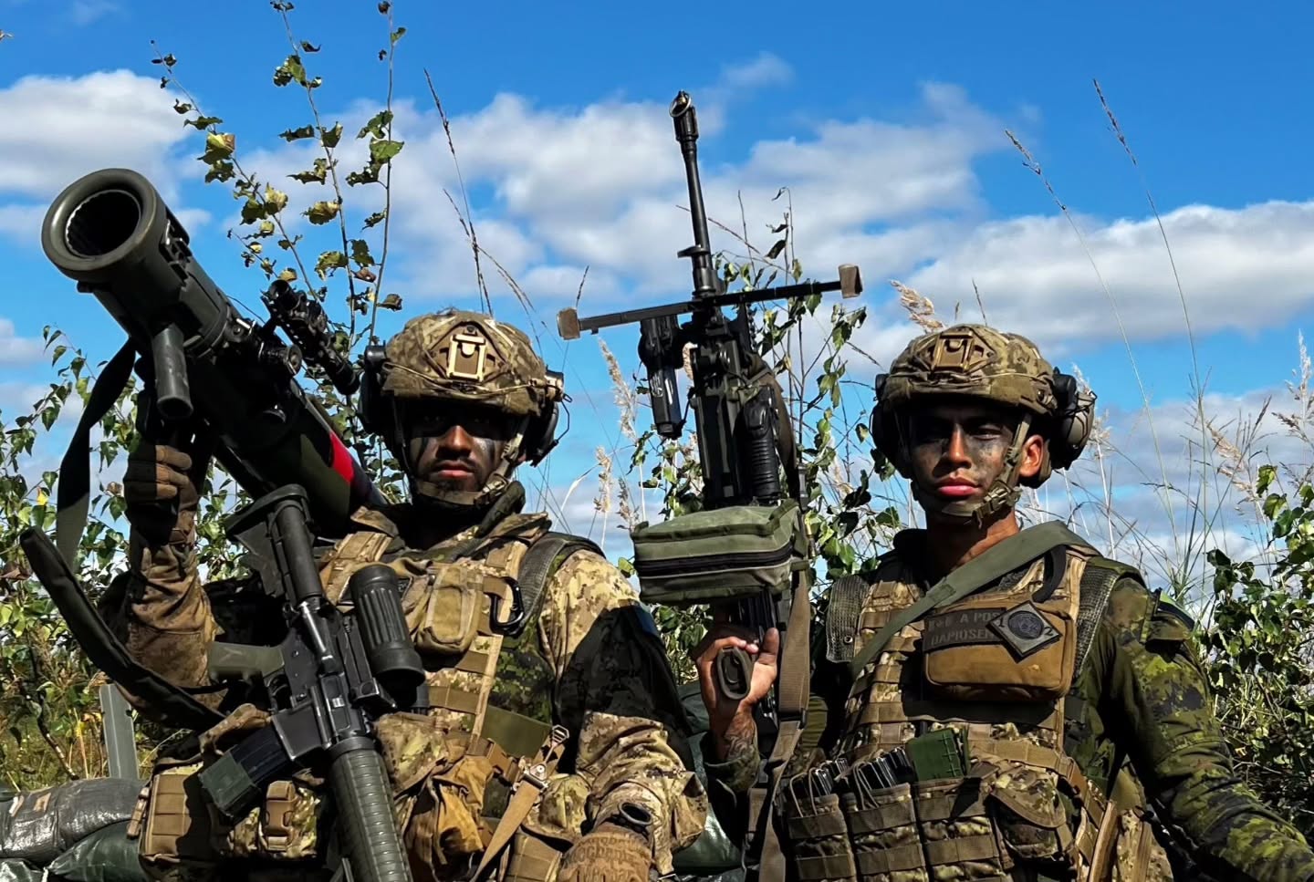 Members of The Royal Regiment of Canada deployed on Operation REASSURANCE.
Op REASSURANCE is the Canadian Armed Forces' contribution to NATO assurance and deterrence measures in Central and Eastern Europe.
Would you like to know more?
https://linktr.ee/royalregimentofcanada
Des membres du Régiment royal du Canada ont participé à l'opération REASSURANCE.
L'opération REASSURANCE est la contribution des Forces armées canadiennes aux mesures d'assurance et de dissuasion de l'OTAN en Europe centrale et orientale.
Vous souhaitez en savoir plus ?
https://linktr.ee/royalregimentofcanada
#CanadianArmy #CanadianForces #CAF #soldier #IchDien #ReadyAyeReady #StrongProudReady #ArméeCanadienne #ForcesCanadiennes #FAC #soldat #IchDien #PrêtsAyésPrêts #FortsFiersPrêts