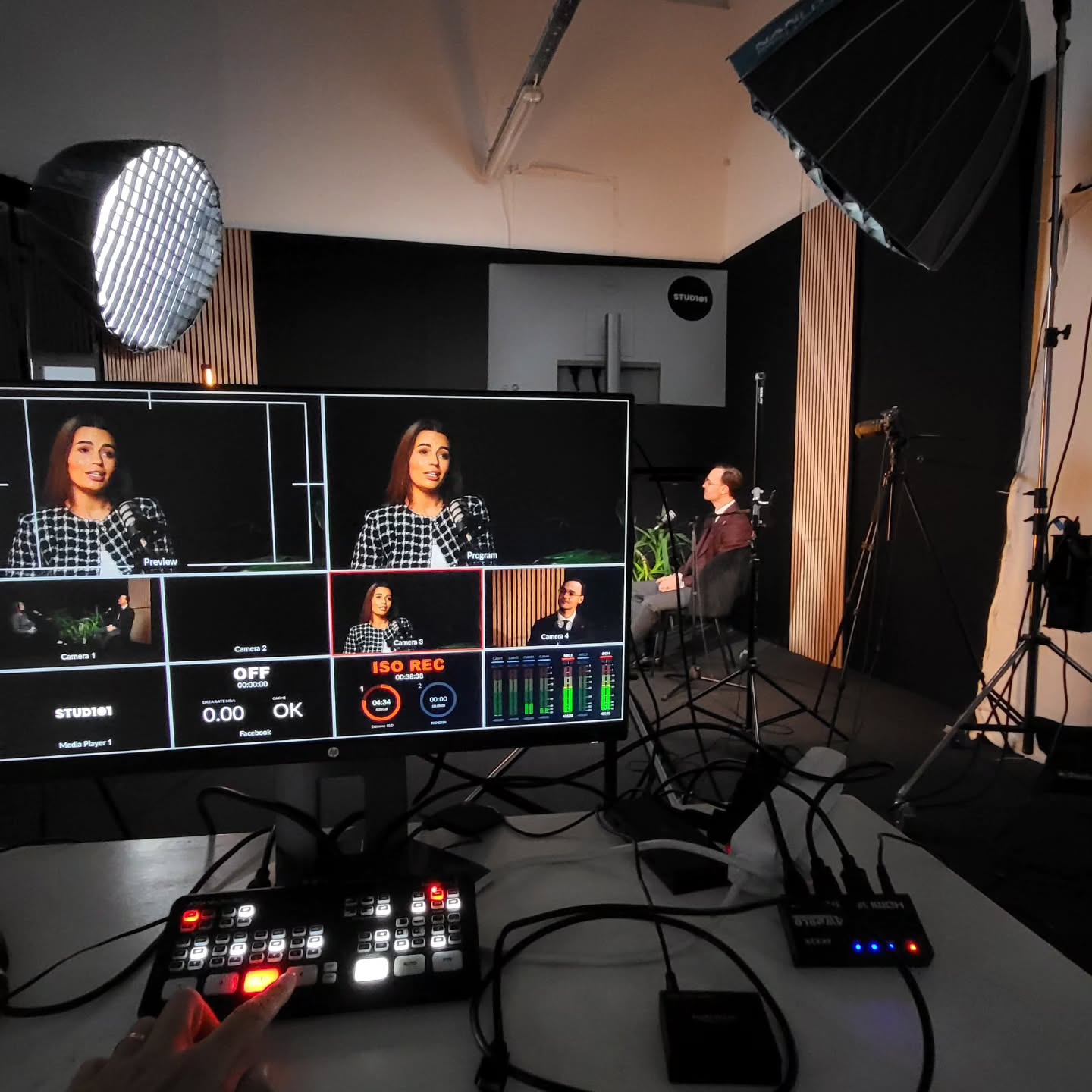 Dar vienas šaunus tinklalaidės įrašas :)
#tinklalaidė #videostudijakaune #podcastfilmavimas