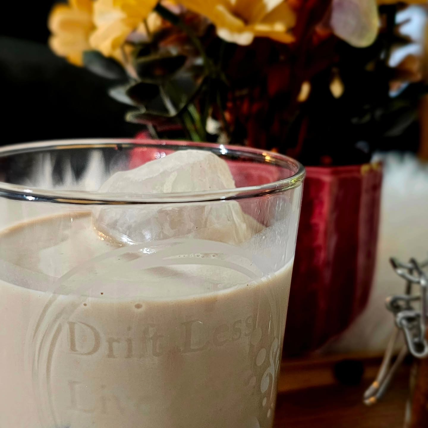 As the nights draw in, it’s the perfect time to snuggle up with something cozy. Our 0% Irish Cream delivers all the comfort without the kick.
Find the recipe on our website (link in bio) and whip up a batch anytime — it even makes a lovely gift!
#irishcream #StayAnchored #soberandsocial #soberisthenewfree #soberfun #soberlife #driftless #livemore