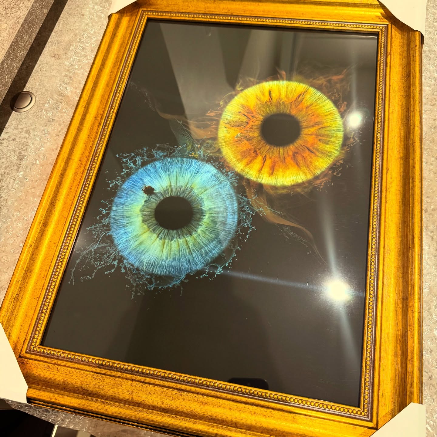 Black frames are timeless classics… but sometimes GOLD steals the show 🤩
This one turned out absolutely stunning — bold, elegant, and full of character!
#irisgalleri #eyephotography #irisphotography #macroeye #irisart #eyecloseup #eyemacro #uniqueeyes #eyeartwork #irisportrait #norskfotograf #fotokunst #kunstfoto #oslofotograf #norwayphotography #visitnorway #norgebilder #mittnorge #norwegianart #osloartscene #macrophotography #fineartphotography #irisdetails #eyestagram #oslobusiness #norwegianphotographer #norwayart #artinnorway #creativephotography #irisphoto