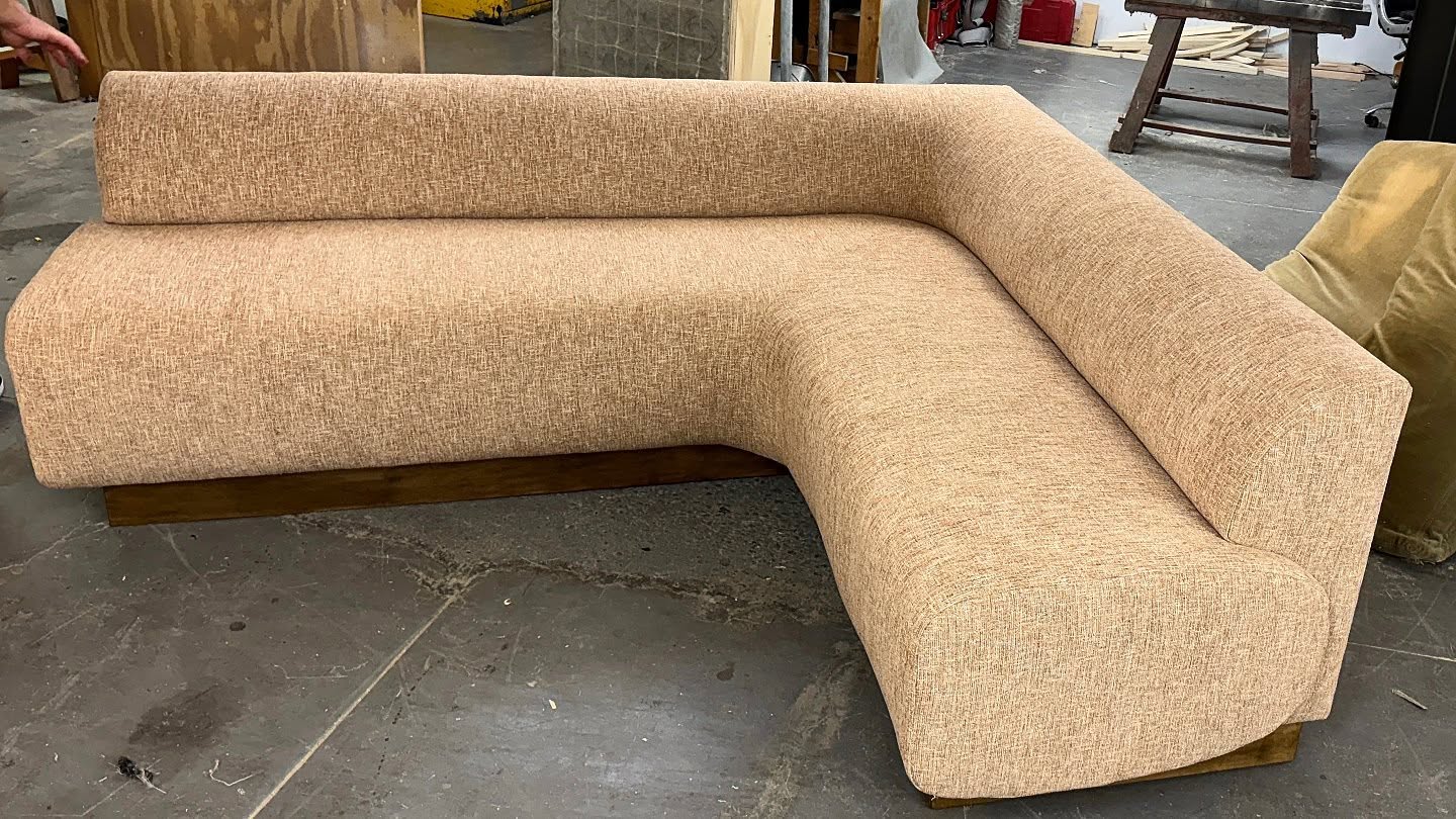 Curves and angles: this banquette is the most intriguing combo of exaggerated rounds and sharp corners, all set on a striking wood plinth base. The way the corner came together with a curve on the inside and sharp angle on the outside is a testament to the skills of our cutter and upholsterers.
.
.
.
#custominterior #custommade #customfurnituredesign #customsectional #custombanquette #customfurniture #customupholstery
