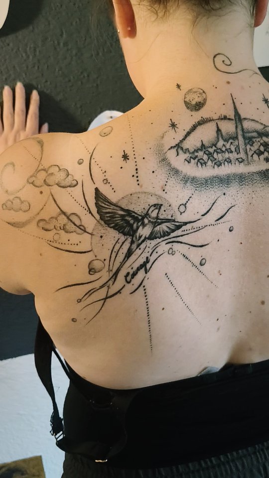 ✨ Racines, Joie et Courage ✨
Verheiltes Backpiece das ich vor einer kleinen Weile machen durfte 🥰💖✨
Danke für dein Vertrauen ! Ich freue mich schon auf die nächsten Projekte 🙏🏼💖✨
✨ Encre d'Or ✨