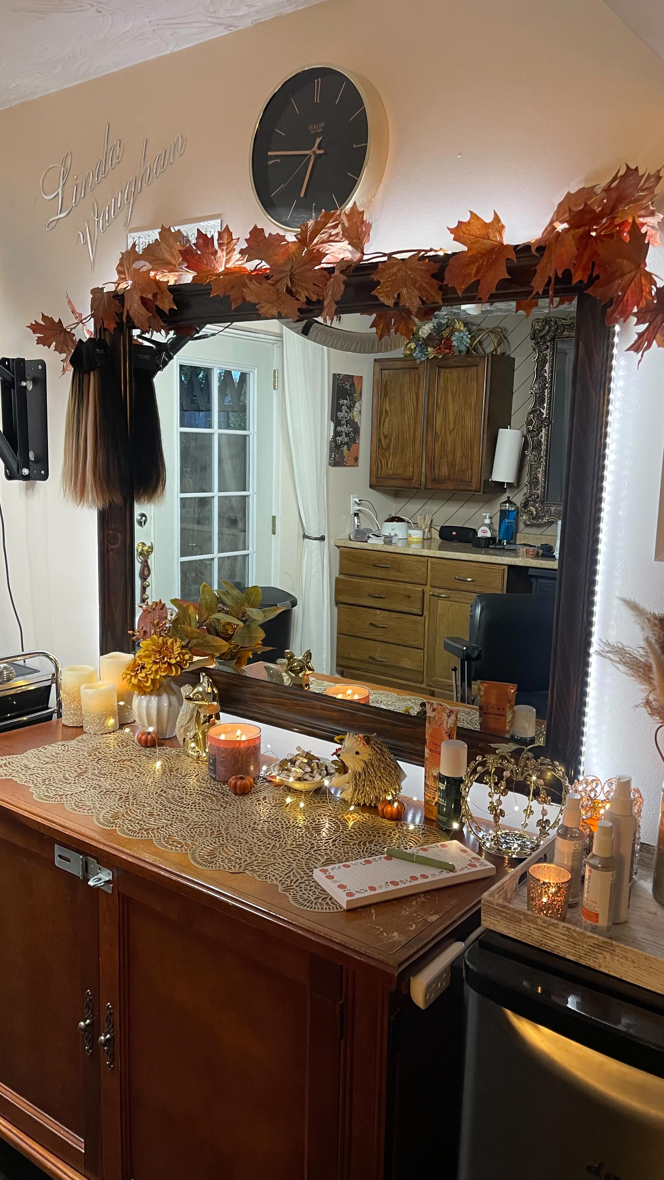 Fall decor reveal 👀
The stormy weather has ushered in my favorite season 🍁