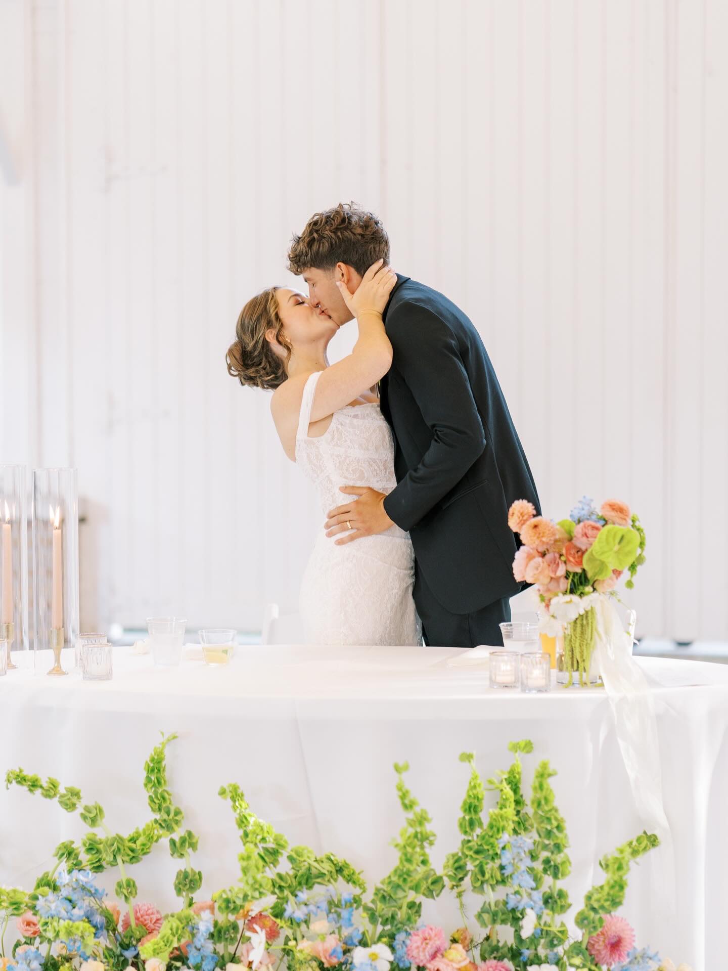 When the speeches are that good! 🥂
Photographers // @taylormayphotography
Venue // @vickeryvillagewi
Florals // @ebbandflowflowers
Dress // @tietheknotwi
Music // @sigentdj
Content // @morcontentco
Ice Cream // @legendairy_cnc
Rings // @schwankekasten
Makeup // @jilliandawsonmakeup
#wisconsinweddingphotographer #wisconsinweddingvideographer #greenbayweddingphotographer #wibride #greenbaywedding #doorcountyweddingphotographer #oshkoshweddingphotographer #kohlerweddingphotographer #milwaukeeweddingphotographer #madisonweddingphotographer #chicagoweddingphotographer #taylormayphotography