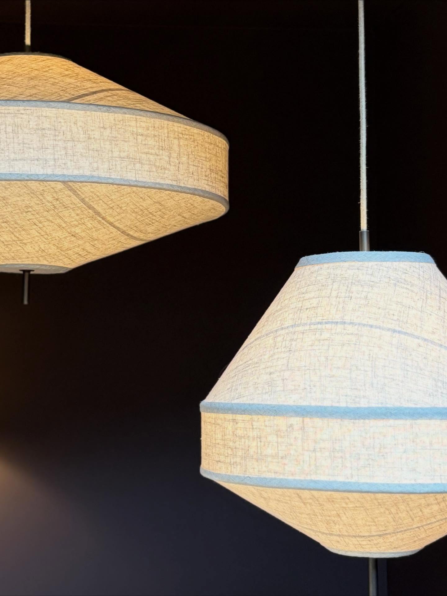 _ l i g h t i n g l o v e . . .
. . . absolutely in love with these linen pendants from @lightsandlampsdotcom . . . as seen at their stunning stand @decorex_international yesterday!! 😍
I’ve been admiring these for such a long time and to finally see them in the flesh was just breathtaking. Yes, I know . . . it’s just a light fitting . . . but hey, I’m a designer 🤷♀️😂
These beauties exude contemporary elegance! With their oriental-inspired forms and raw, natural textures, they feel soft, feminine and timeless. A true design classic that will hold its own in any interior . . . and will no doubt take centre stage in our new renovation project! 🤍
#LuxuryLighting #Decorex2025 #LightingDesign #InteriorDesign #LuxuryInteriors #ModernInteriors #InteriorDesignUK #DesignerLighting #StatementLighting #LightingTrends #ContemporaryDesign #UKDesign #BritishDesigners #UKInteriors #InteriorStyling #DesignInspiration #LightingGoals #homeinteriors #homeinspo #lightdesign #LightingLove #DesignDetails #ModernLuxuryInteriors #BritishInteriors #SoftMinimalism #LinenLights #LightingDecor #LuxuryLiving #DesignerLife #InteriorLighting