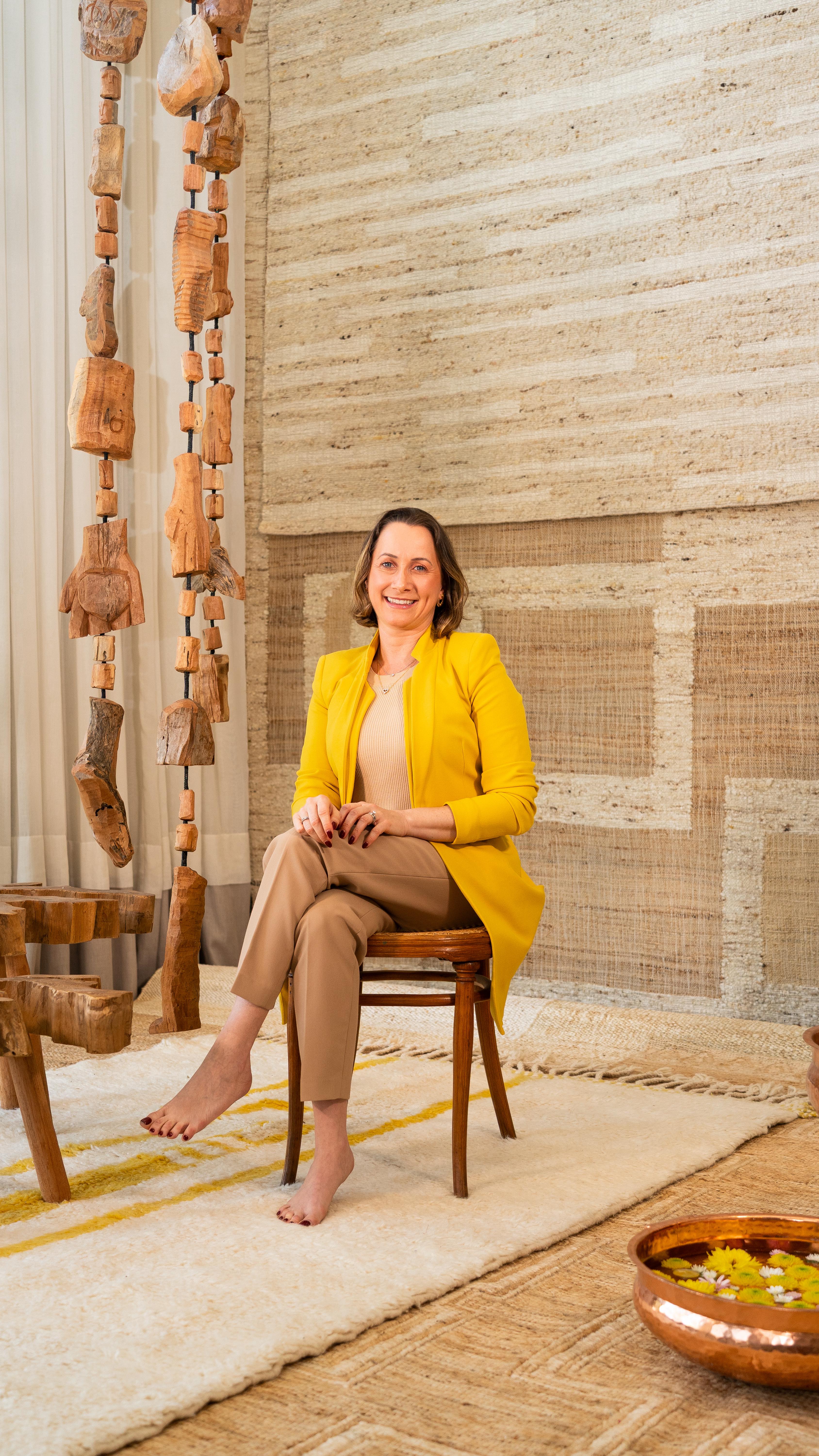 Um mergulho nas tradições que atravessam séculos.
No Giro CasaHall, a arquiteta Deisi Priori (@deisiprioriarq) apresenta, na Oriente-se Tapetes, uma vitrine inspirada nos kilims, tapetes únicos feitos por povos nômades conhecidos como berberes, no Marrocos.
Mais do que tapetes, os kilims revelam uma técnica milenar que une história e modernidade, com novas tramas, pontos e materiais como lã, juta e hemp.
Explore o Anuário CasaHall 2026 e inspire-se com o que há de melhor em decoração (link na bio)