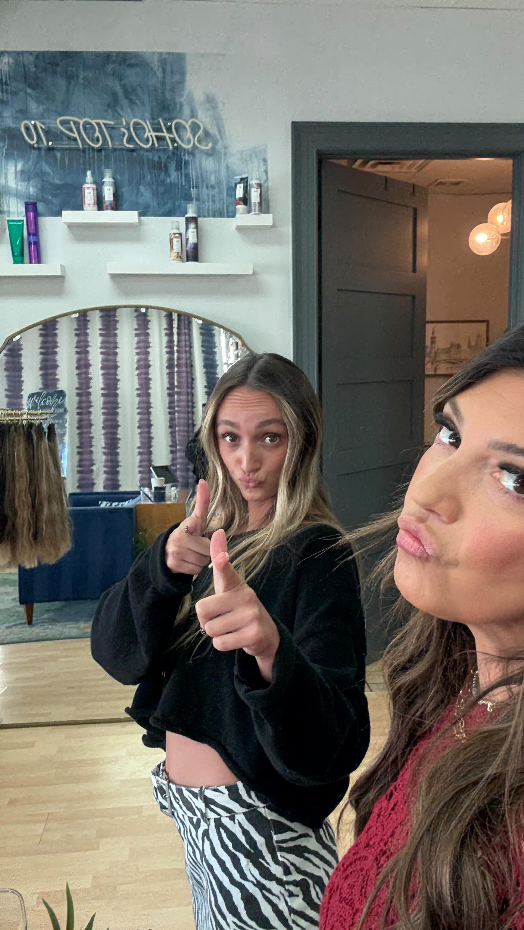 Ughhh a daily struggle we have here at SOHO!
#Chandlersalon #hairstylist #sohohairbar #hairofinstagram