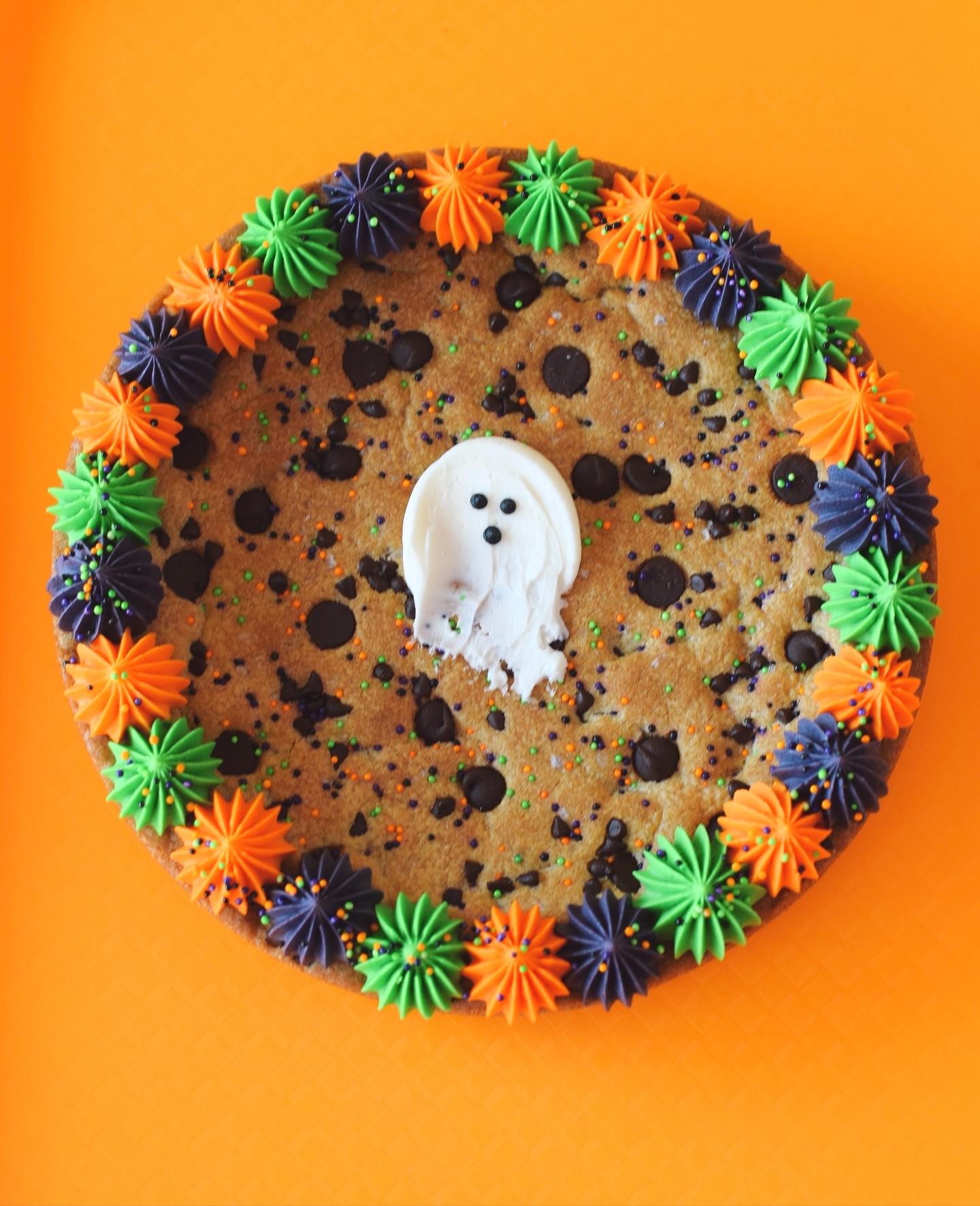 HALLOWEEN WEEK REMINDERS š» Pre-order your Halloween desserts for pick up October 31 (like this ghostly cookie cake or mummy macarons) šŖ We also have some seats left in our Spooky Sweets Class on October 29! Visit the link in our bio or our website for more info š¤