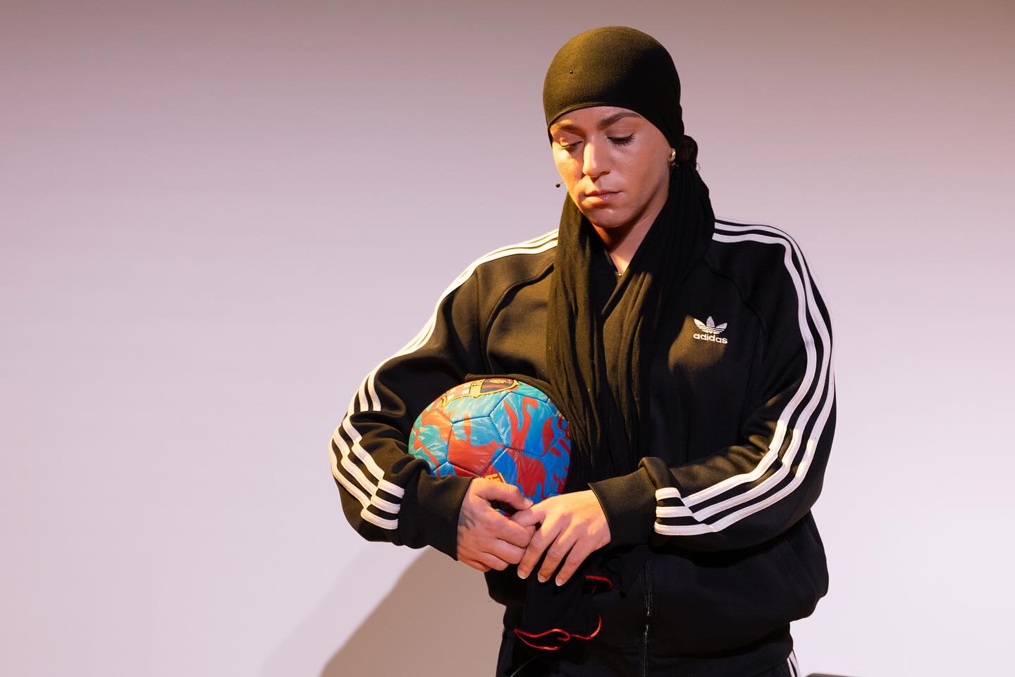 Dinsdag stond alles even stil.
De eerste première van LOVE? ..OH BOY — verhalen van pijn, moed en overleven.
Zó trots op deze vrouwen die hun waarheid delen 🤍
📸 @astriddenhaanphotography
#LoveOhBoy #TheaterMetEenMissie #Weerbaarheid #eerwraak #Loverboys #mensenhandel #uitbuiting