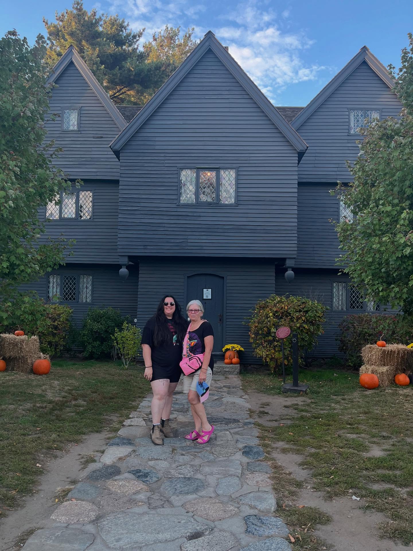 🎃✨The perfect way to kick off October! 🍂🧡
#seasonofthewitch #witchcraft #salem #halloween #thewitchhouse #witches #coven #october #fallgirl #pumpkins #pumpkinseason🎃 #fall #autumn #fallcolors #pumpkinspiceeverything