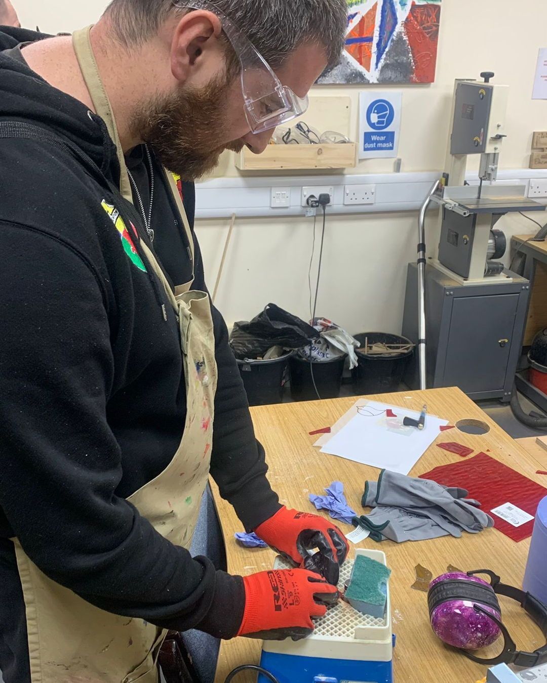 We recently made stained glass robins with some of the team - a perfect festive touch as we start preparing for Christmas! 🎄
These creative sessions are a great way for our team to learn new skills while making something truly special for the season 🙌
#SocialEnterprise #Southampton #Hampshire #LearningDisabilities #LearningDisability #SouthamptonBusiness #Charity