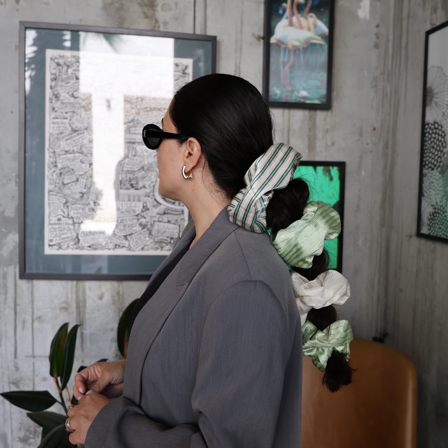 Teta Scrunchies , made of 100% Syrian brocade silk.
بَكْلة تيتا من قماش الحرير السوري
hairstyling & photo by @mervat_urban_beauty
🪞
#see_through_samar
#handembroidery
#ethnicalfashion
#celebrating_heritage
#palestinian_tatreez
#highcasualfashion
#timeless
#effortlesschic
#slowfashionmovement
#sustainability
#haifa
#jaffa