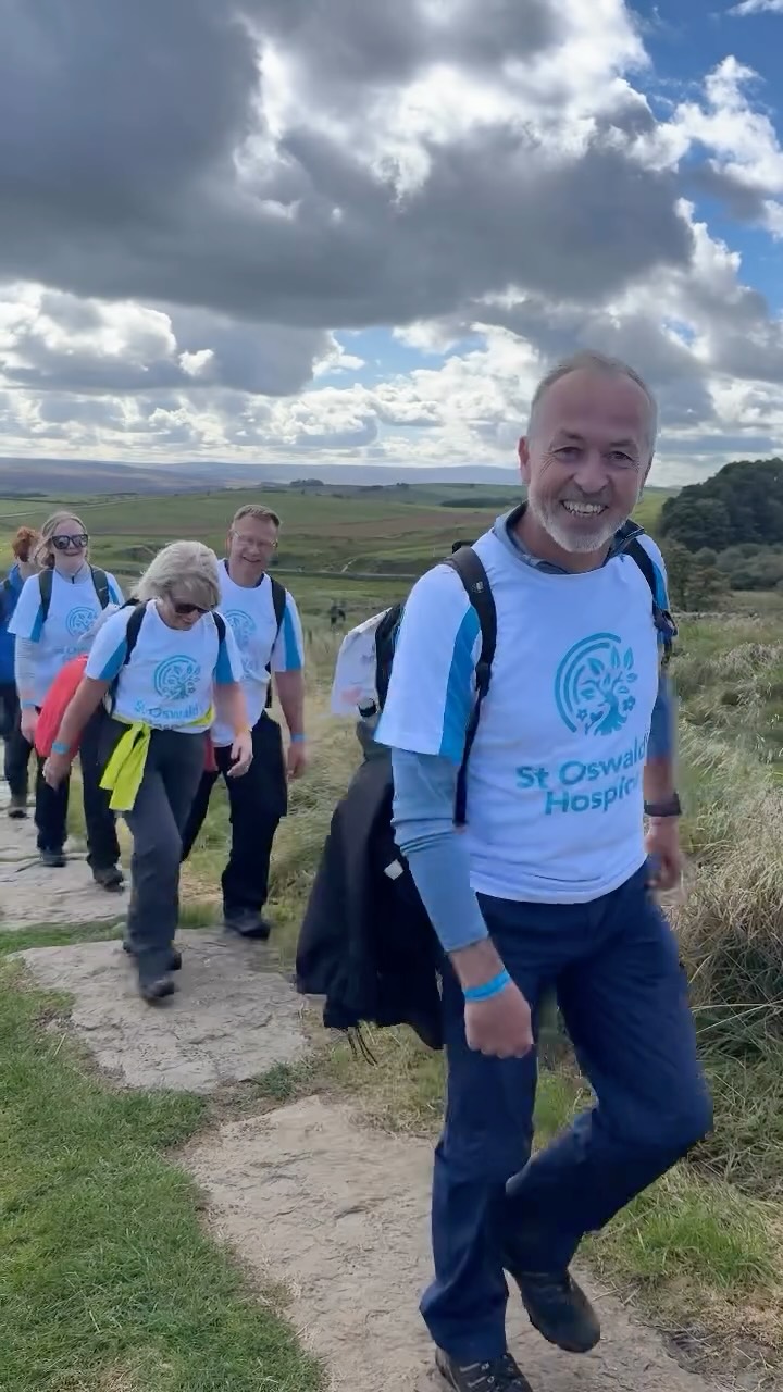 Met on the trail. A fantastic group of happy hikers walking 20 miles along #HadriansWall to raise money for @stoswaldsuk
#hadrianswall #thebighike #trailswithfriends #guidedhikes #hikeforagoodcause #stoswaldshospice