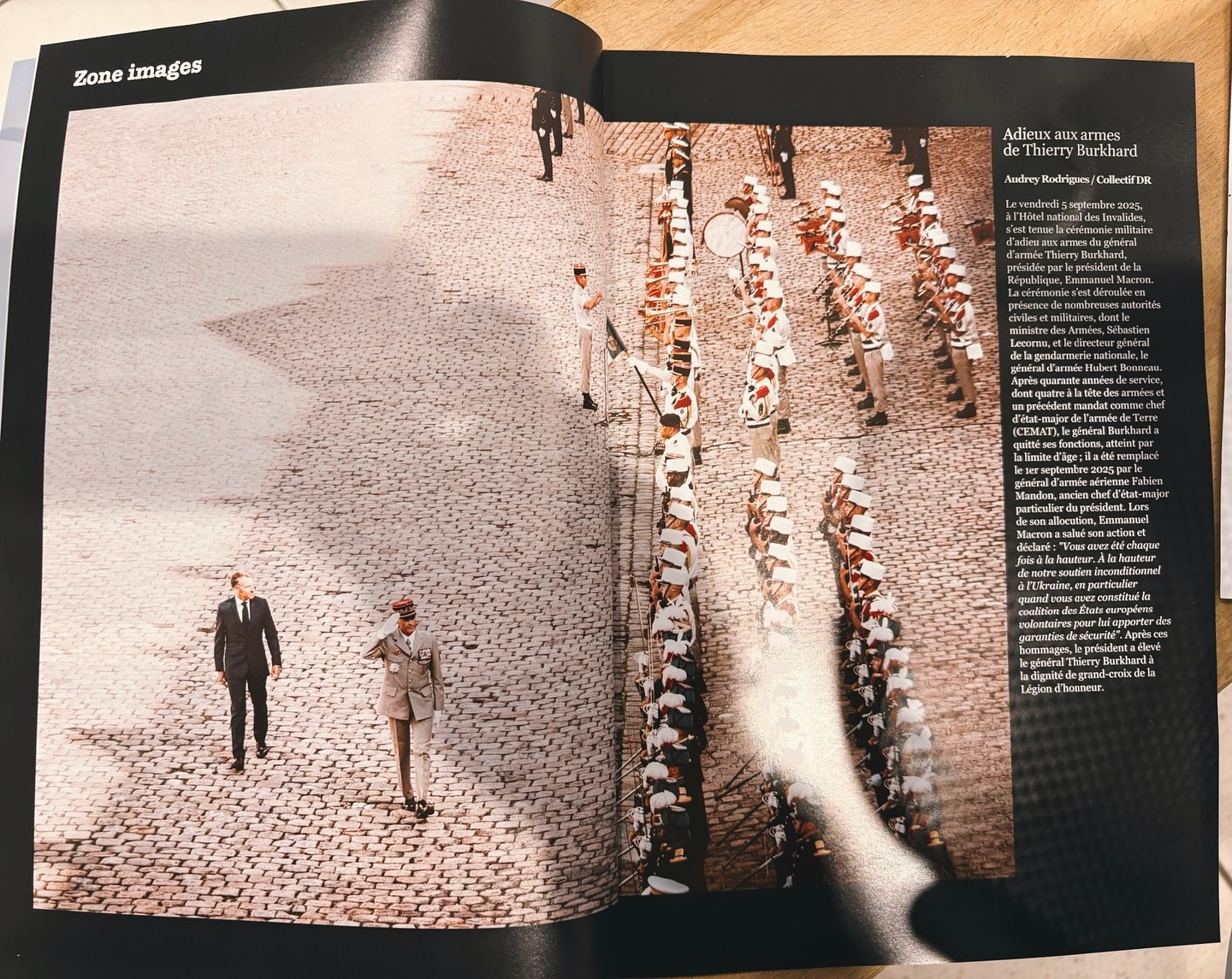 Publication dans le nouveau numéro de @defensezonemag consacrée à la cérémonie d’adieu aux armes du Général d’Armée Thierry Burkhard, aux Invalides.
Merci @destinationreportage pour la confiance.
@collectifdr @emmanuelmacron @elysee @legionetrangereofficiel @armee2terre @armeedelair @armeefrancaise @armees_gouv @cema.armeefrancaise #photojournalisme #presse