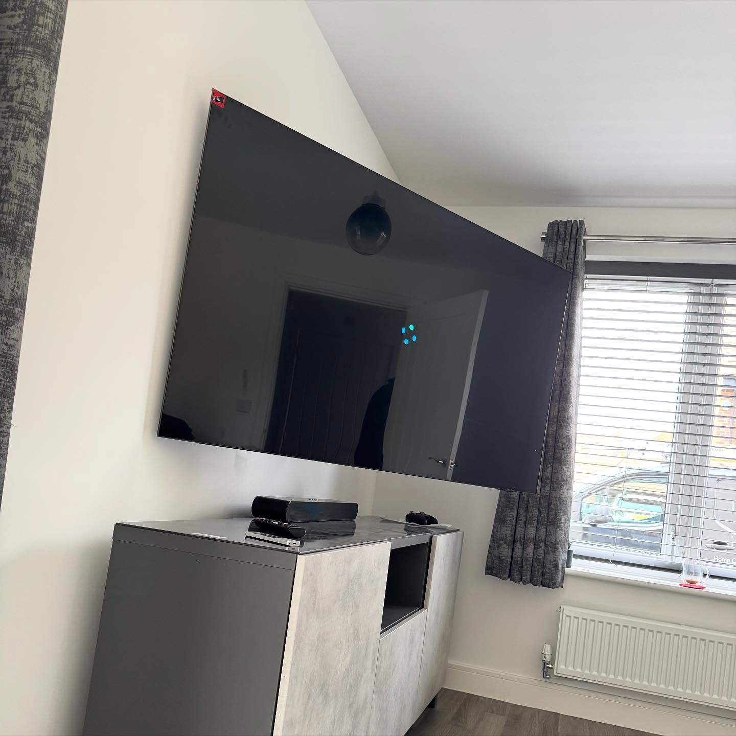 🖥️ Clean. Secure. Professional.
Today we completed a full motion TV wall mount with concealed cabling for a customer in Bishops Stortford 🎯
At The AV Guys, we take the time to get every install done right — from perfect positioning to a clean, seamless finish. No messy cables, no shortcuts — just quality work that looks as good as it performs. 💪
If you’re thinking of mounting your TV, get in touch — we’ll make sure it’s done properly the first time.
#TVWallMount #FullMotionBracket #ConcealedCabling #TheAVGuys #BishopsStortford #HomeAV #AVInstallation #CleanFinish #TechInstallers #Herts #Essex