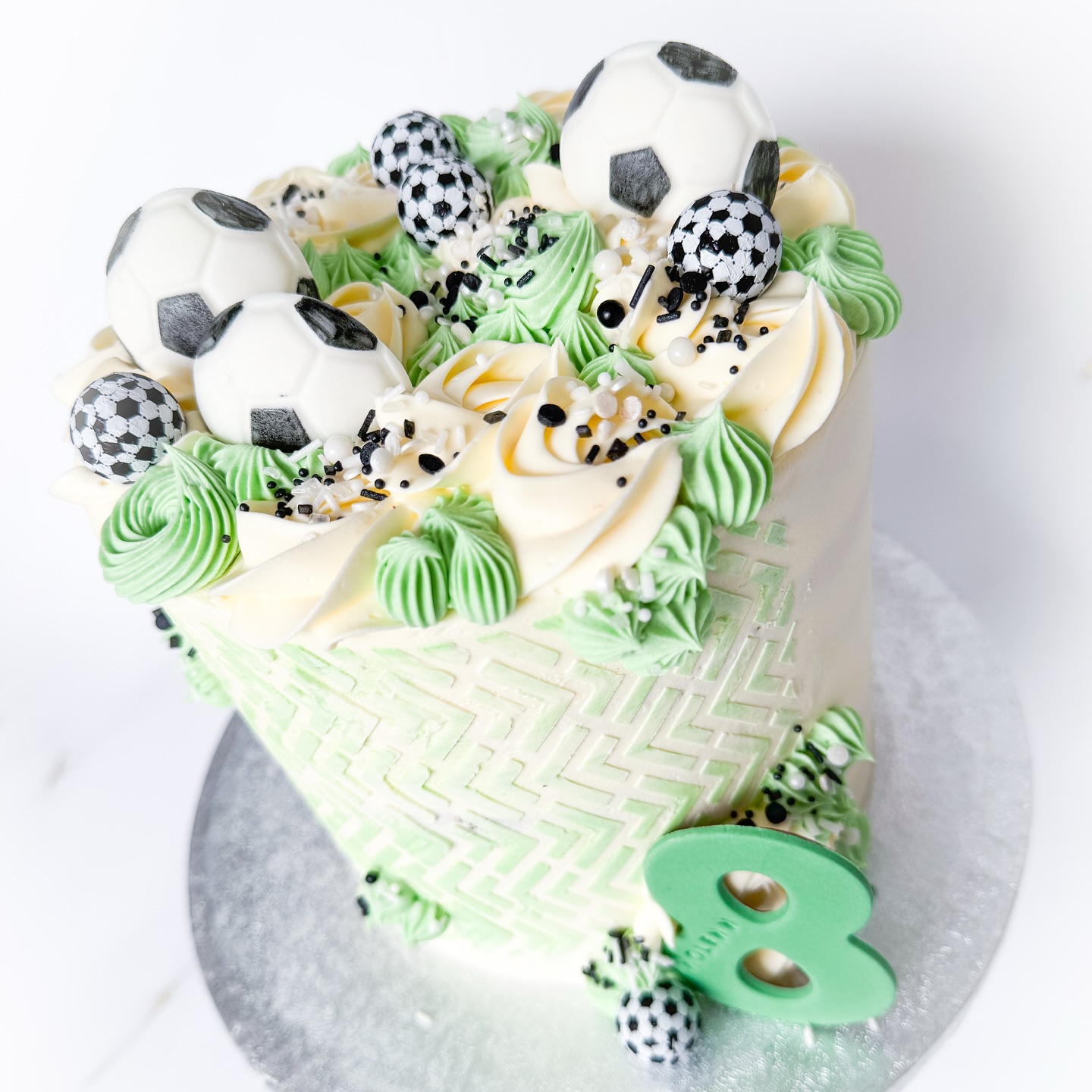 Wil jij nog een taart in 2025? Wacht dan niet te lang!
.
De agenda voor 2025 zit bijna helemaal vol!
Uiteraard komt er nog een Sinterklaas en kerst special!
.
Nog een plekje reserveren?
Stuur dan een mail naar info@cakemehappy.nl
.
#verjaardagstaart #glutenvrijetaart #glutenfreebirthday #lovetobake #lovetobakeyouhappy #cakemehappy #cakemehappyglutenfree #glutenvrij #glutenvrijgenieten #hendrikidoambacht #glutenvrijhendrikidoambacht