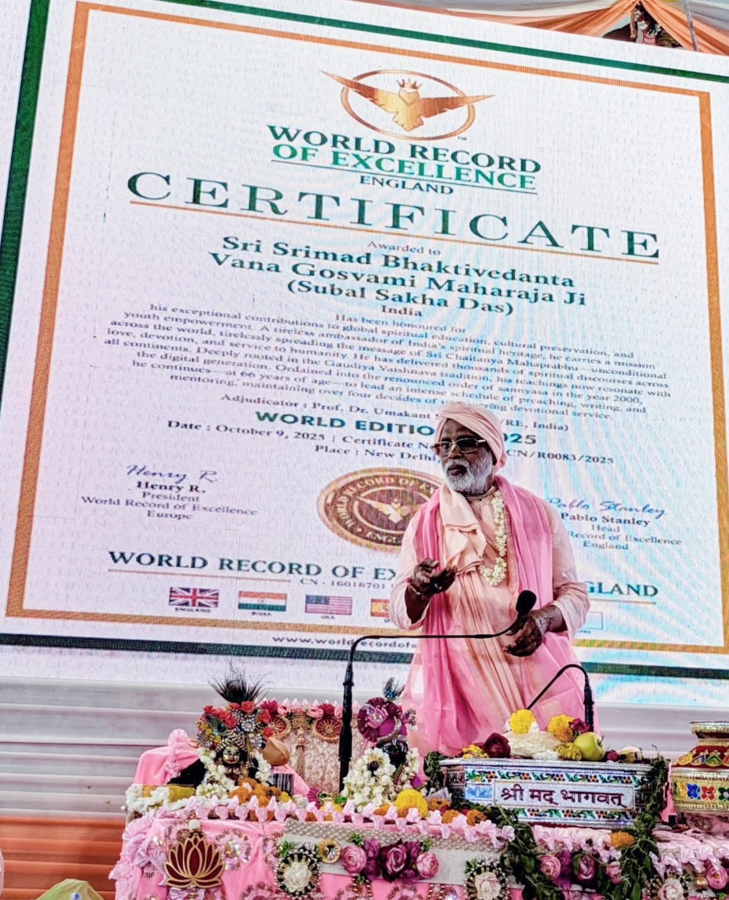 Wonderful news and a proud moment for India! ✨
The World Record of Excellence, England — a global awards organisation — honored Srila Gurudeva, Sri Srimad Bhaktivedanta Vana Gosvami Maharaja with an award for his extraordinary preaching and contribution to spiritual education and compassionate efforts in spreading the divine mission of Sri Chaitanya Mahaprabhu for over 25 years, in over 100+ cities worldwide!
May this honor further glorify the transcendental work of our beloved Srila Gurudeva and inspire countless souls on the path of bhakti for the welfare of the world!🌎
Srila Gurudeva ki jaya ✨️❤️