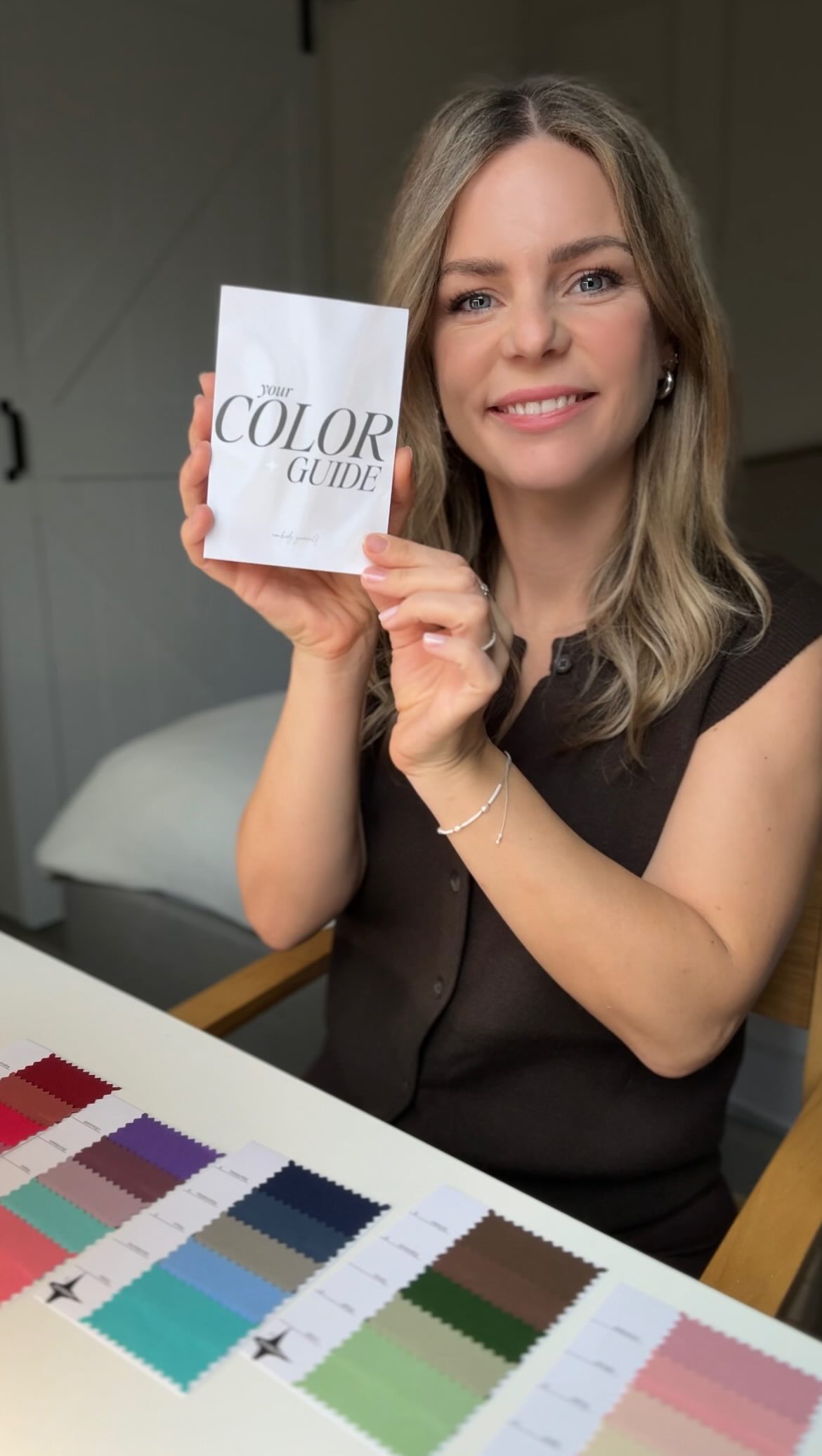 So viel mehr als nur Farben 🎨
Dein Farbpass hilft dir, beim Shoppen gezielt die Töne zu finden,
die dich lebendig, frisch und harmonisch wirken lassen.
Ein kleiner Begleiter – mit großem Unterschied. ✨
So entsteht dein ganz persönlicher Farbguide,
der dich bei jeder Outfitwahl begleitet. 🤍
#colourandstylecoach #farbberatung #personalcoloranalysis #bielefeld #lookademy #colorconsultant #farbpass #farbtypberatung
