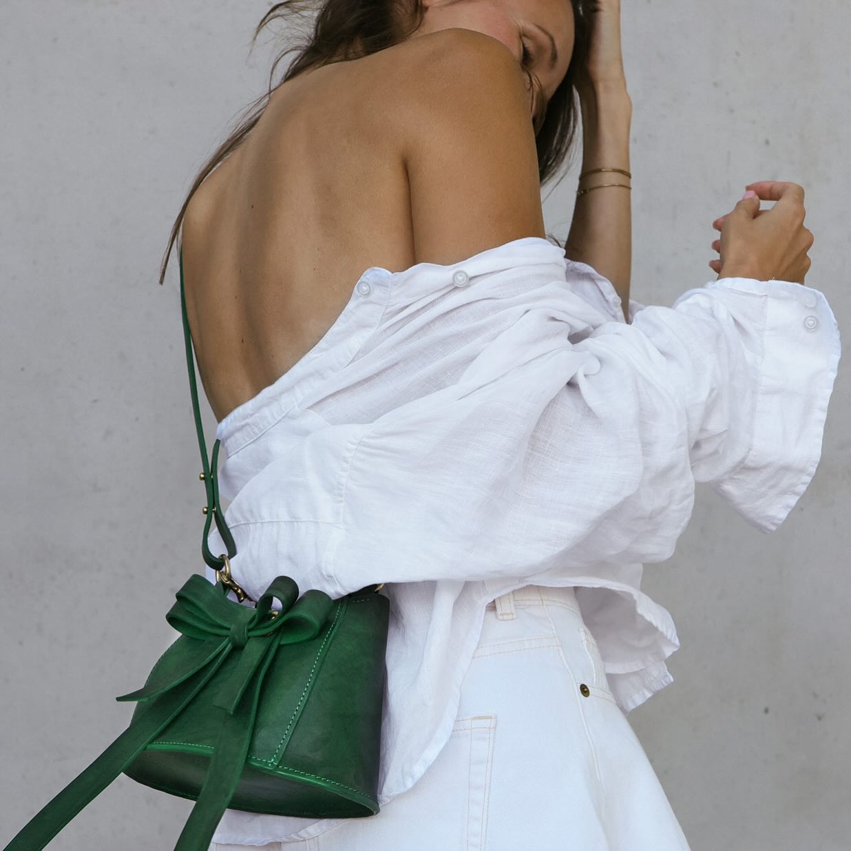 Mini Bag RUBIN in green
#style #saarbrooklyn #saarbrücken #minibag #ledertasche #grünetasche #handmadeingermany #crossbodybags
Model: @vanyaglows
Foto: @andilebt