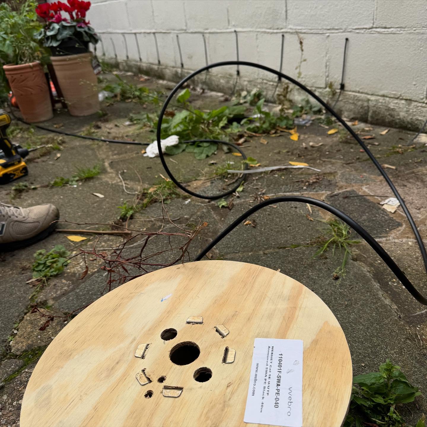 🌿 WiFi that reaches every corner — even the garden!
Today we helped a customer in Ware get fast, reliable WiFi in their garden room by installing 40 metres of armoured Cat6 cabling from their home to the garden. ⚡
We then added a WiFi access point, giving them strong speeds and full coverage — perfect for working, streaming, or relaxing outdoors. ☀️
Whether it’s a garden office, gym, or studio — we’ll make sure your connection works wherever you are.
📶 The AV Guys — keeping your home connected, inside and out.
#TheAVGuys #WiFiInstallation #GardenOffice #GardenRoomWiFi #Cat6Cable #HomeNetwork #Ware #Herts #Essex #TechInstallers #Connectivity #SmartHome