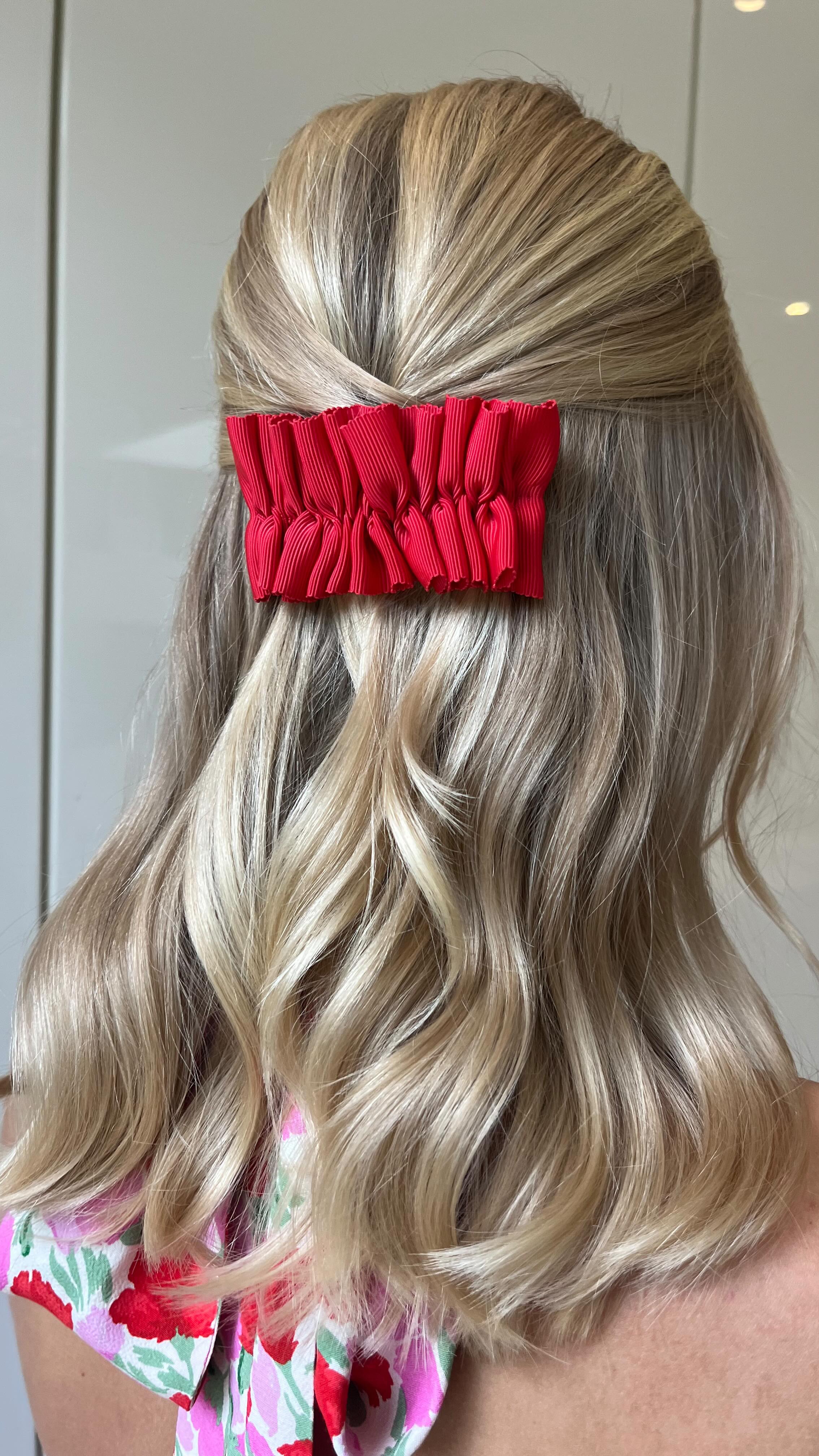 Save this look for your bridal party inspo!
Proof that a subtle wave, with a chic accessory is the perfect bridal party look.
In love with this from @camillarosemillinery ❤️