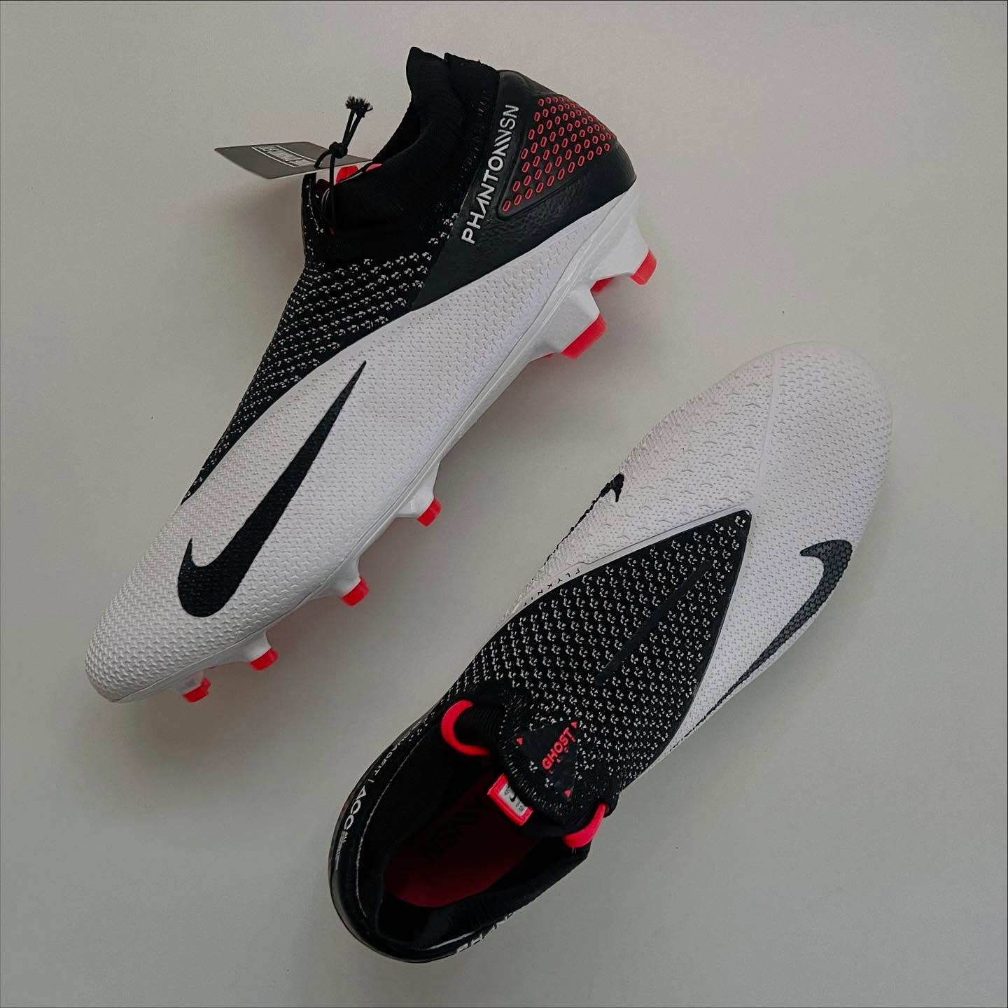 Step into precision ⚡
The Nike Phantom VSN 2 Elite DF FG in White / Black / Laser Crimson isn’t just a boot — it’s a definition of control. Designed for the modern playmaker, every touch, pass, and turn is engineered for intent.
Want to command the final third? These are your weapons. Available now via BootsFinder.
#NikePhantomVSN2 #EliteBoots #Playmaker #FootballBoots #BootCollector #BootsFinder #ControlTheGame #LaserCrimson #ModernBoots