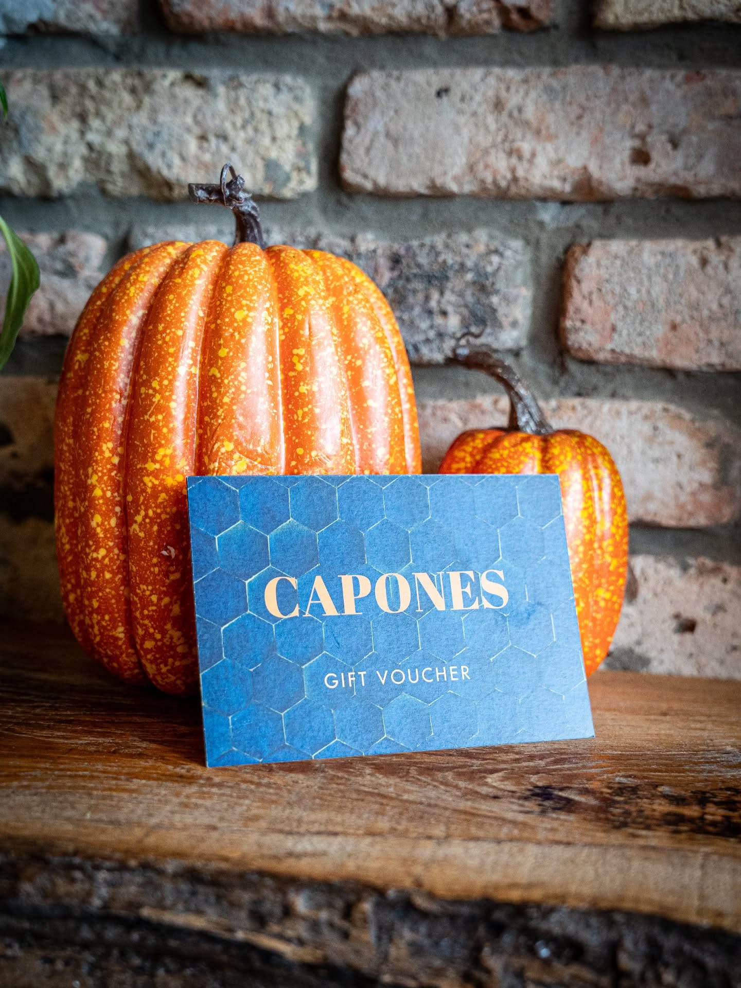 🎃 Treat someone special this season with a Capones Gift Card - the perfect autumn surprise 🍂✨
#caponesgalway #galway #restaurantgalway #giftcard