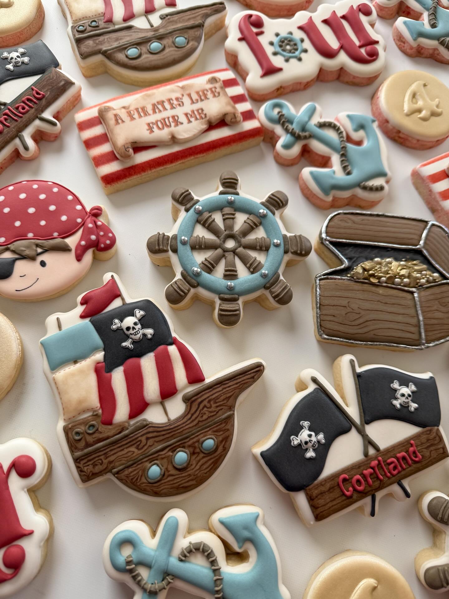 Pirate vibes for this little boy's 4th birthday!
#somecookiesbecause_byduveen #decoratedsugarcookies #decoratedsugarcookiesofinstagram #lincolnnebraska #lincolnccokies #nebraskacookiers #geschenkeausderküche #backenmitliebe #piratecookies #pirateshipcookies #apirateslifeforme