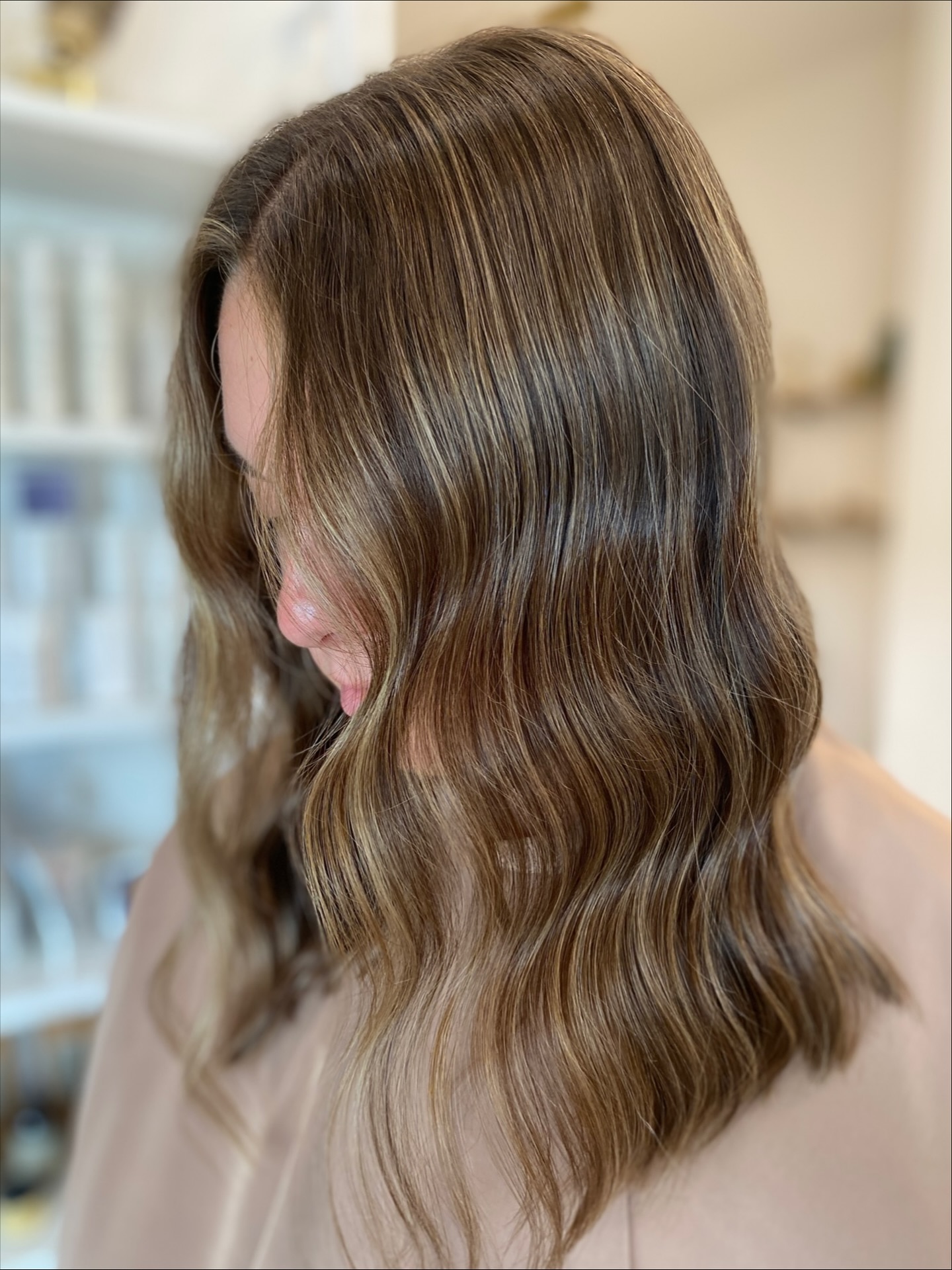 What a stunning transformation Ellie did on this lovely guest.
(Swipe to see the before) 👀
She brightened her up, and added beautiful dimension with our full modern blonding service - keeping her color super soft, blended, warm and rich for fall.
Not loving your hair? Looking for a change?
Click the link in our bio to secure a spot in Ellie’s chair before she’s booked up for the holidays!
.
.
Punta Gorda Hair Salon | fall hair color | fall vibes | rich dimensional color | brunette | Punta Gorda hair stylist | Punta Gorda modern salon | Port Charlotte Hair Stylist | Dimensional Color